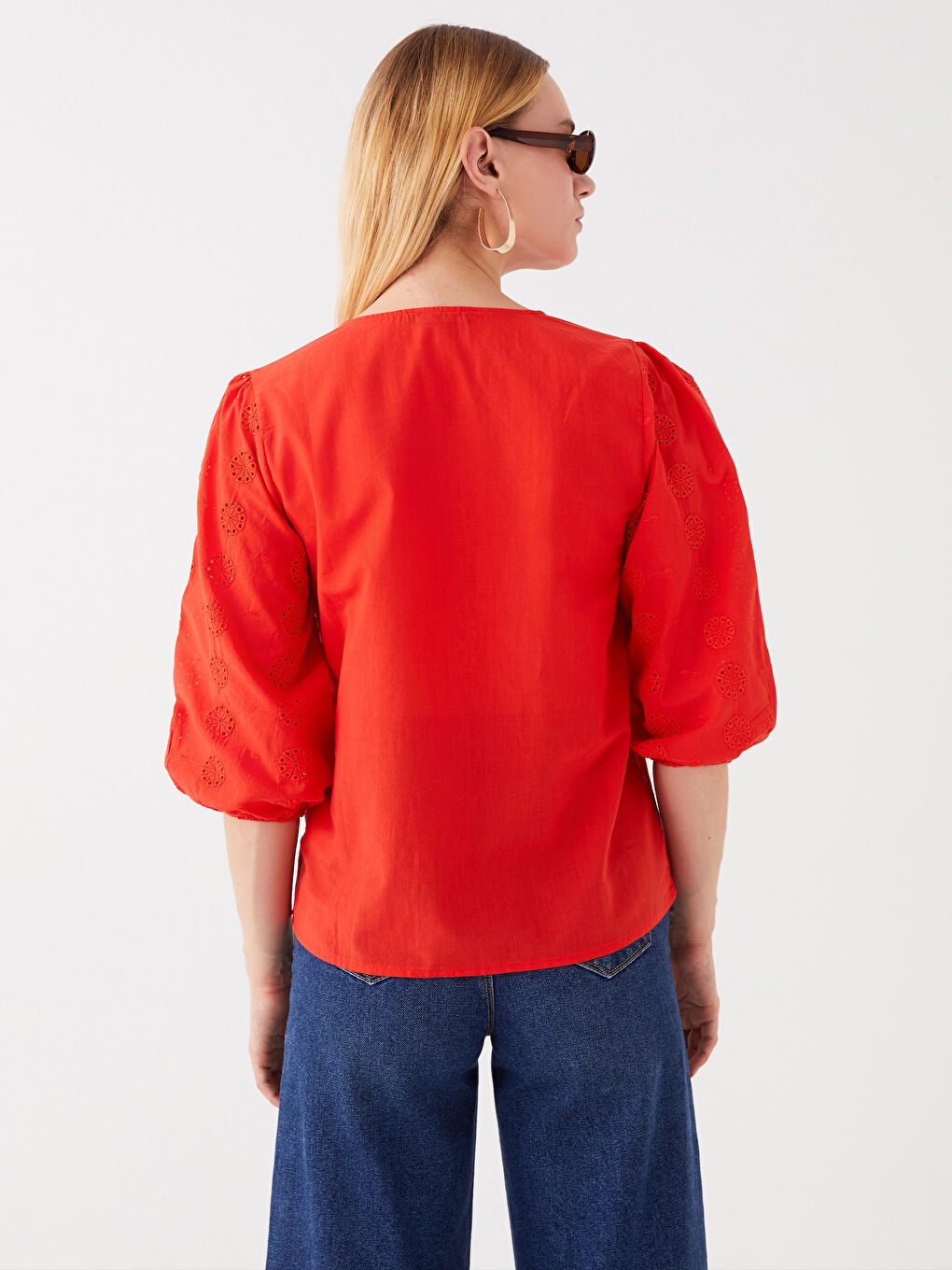 Kırmızı V Yaka Kendinden Desenli Kadın Bluz-4