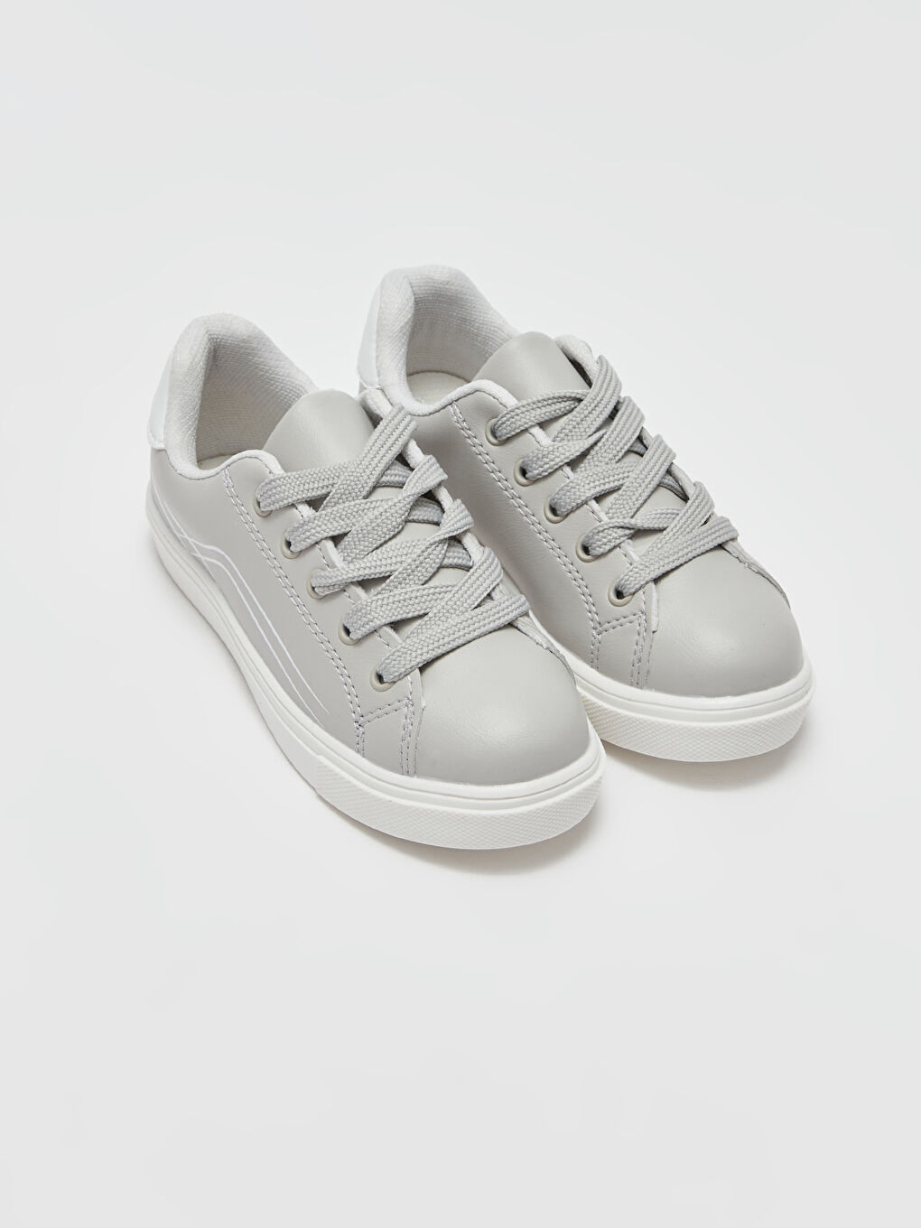 سنيكرز بأربطة للأولاد