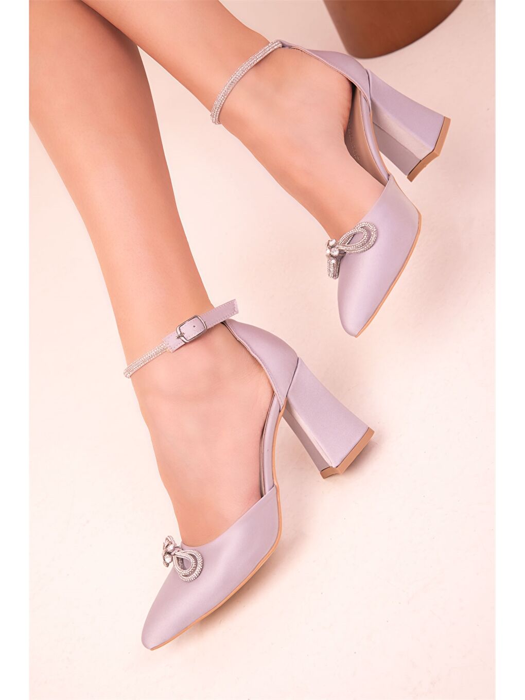 Gri Saten Sivri Burun Kadın Topuklu Ayakkabı-2