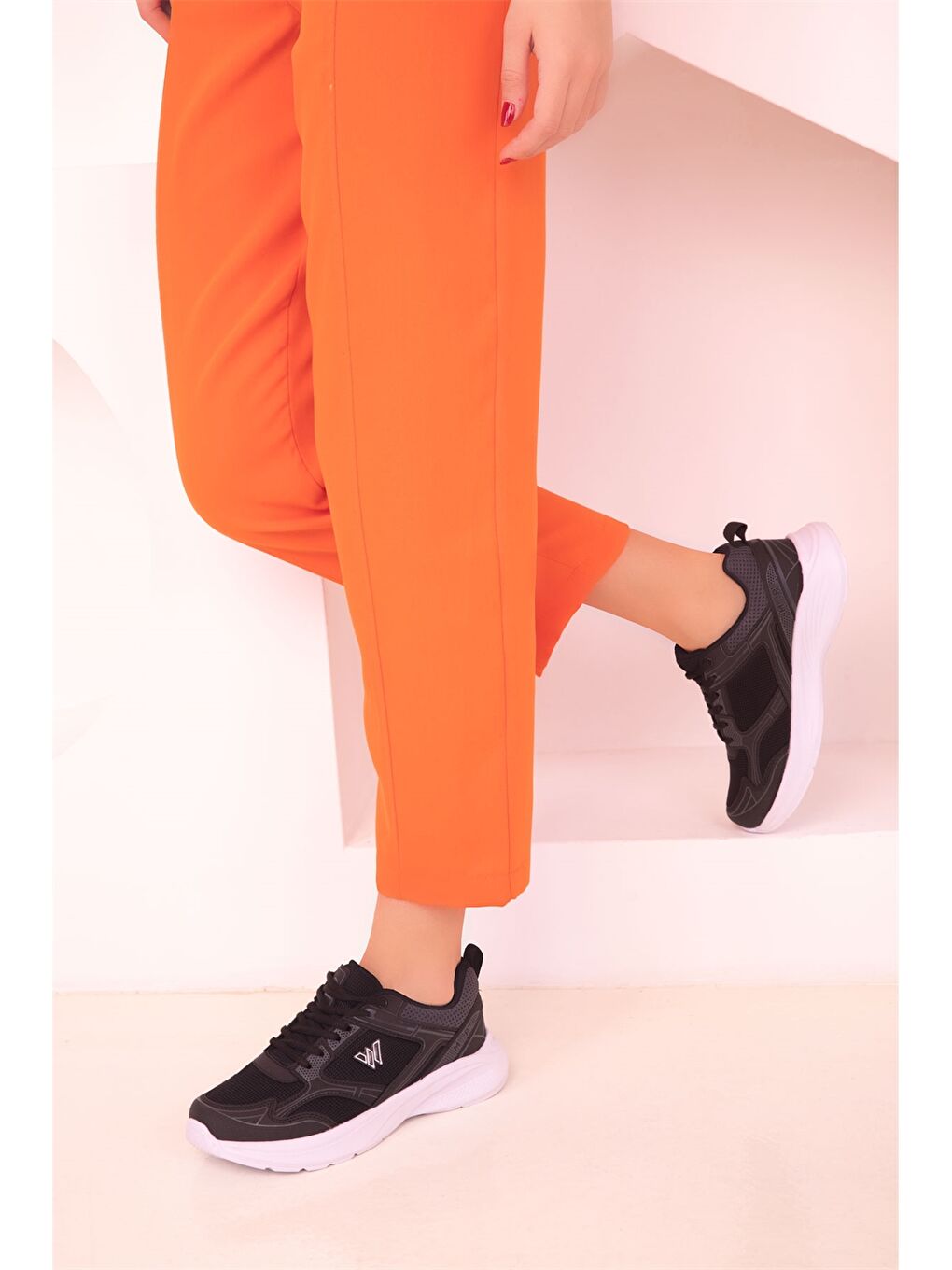 Siyah Bağcıklı Kadın Spor Ayakkabı-1