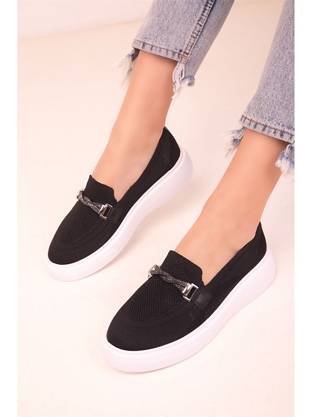 Siyah Aplike Detaylı Kadın Babet-2