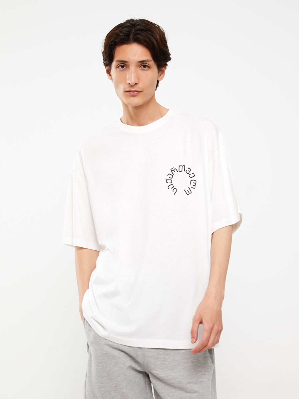 تيشيرت رجالي ياقة دائرية كم قصير مطبوع قطن ممشط-1