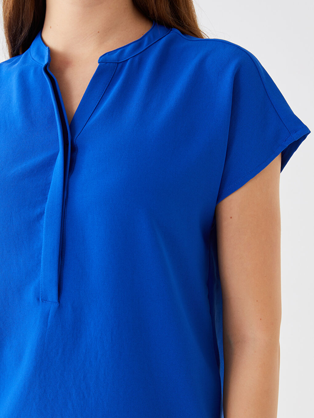 Mavi Kaçık Yaka Düz Kısa Kollu Kadın Bluz-3