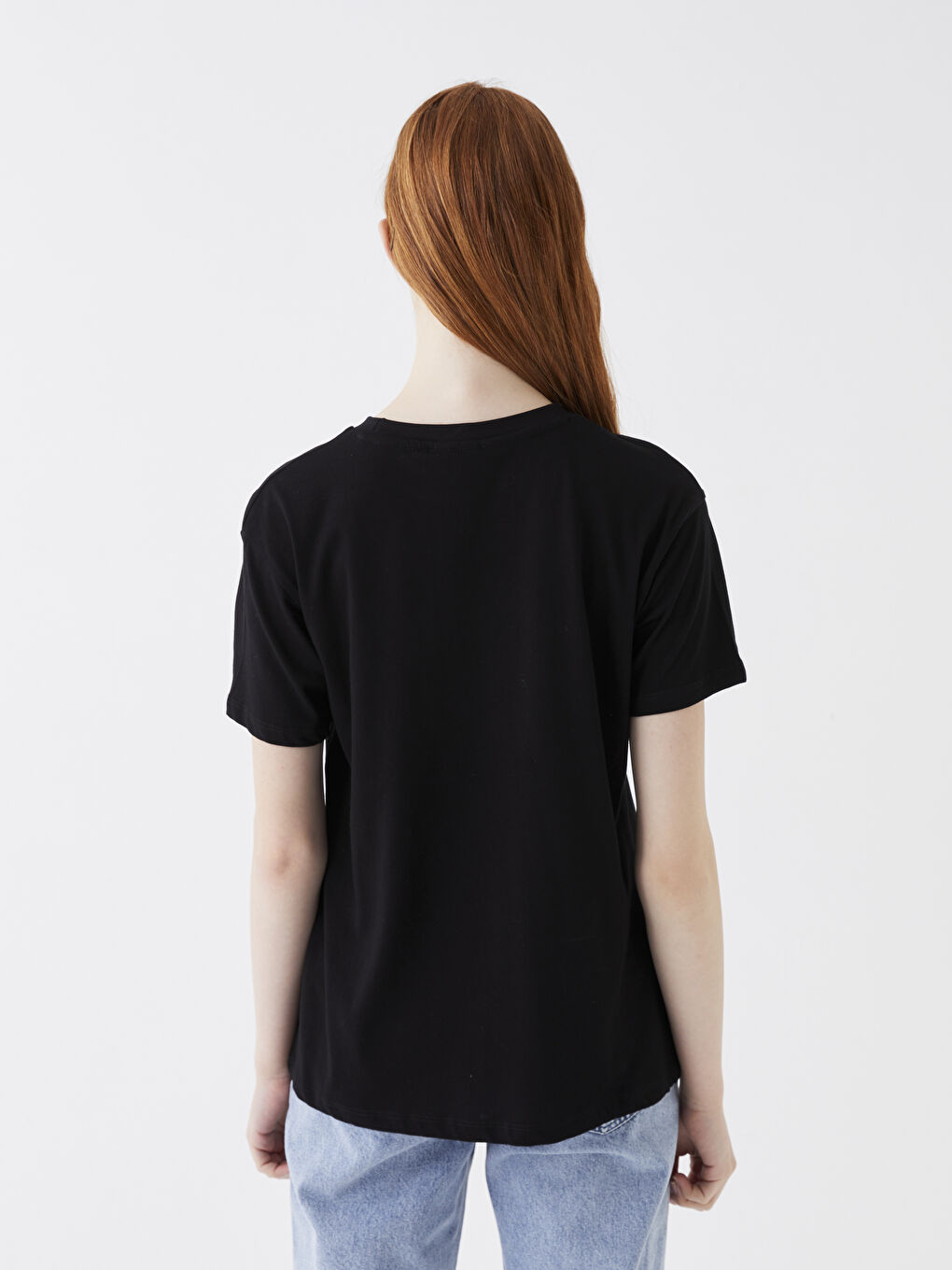 Siyah Bisiklet Yaka Nakışlı Kısa Kollu Kadın Tişört-4