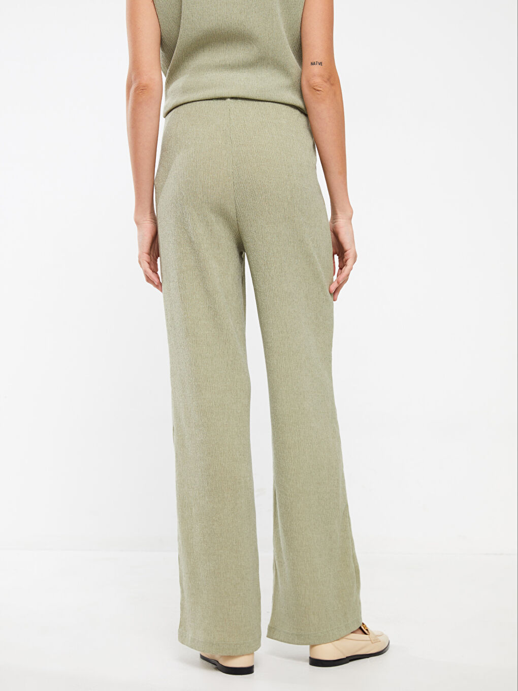 Yeşil Beli Lastikli Düz Geniş Paça Kadın Eşofman Altı-4