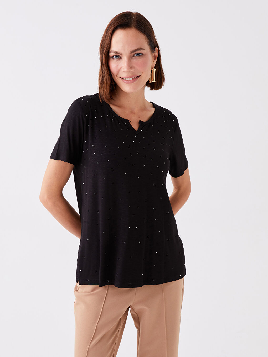 بلوزة نسائية بأكمام قصيرة مطبوعة برقبة دائرية-1