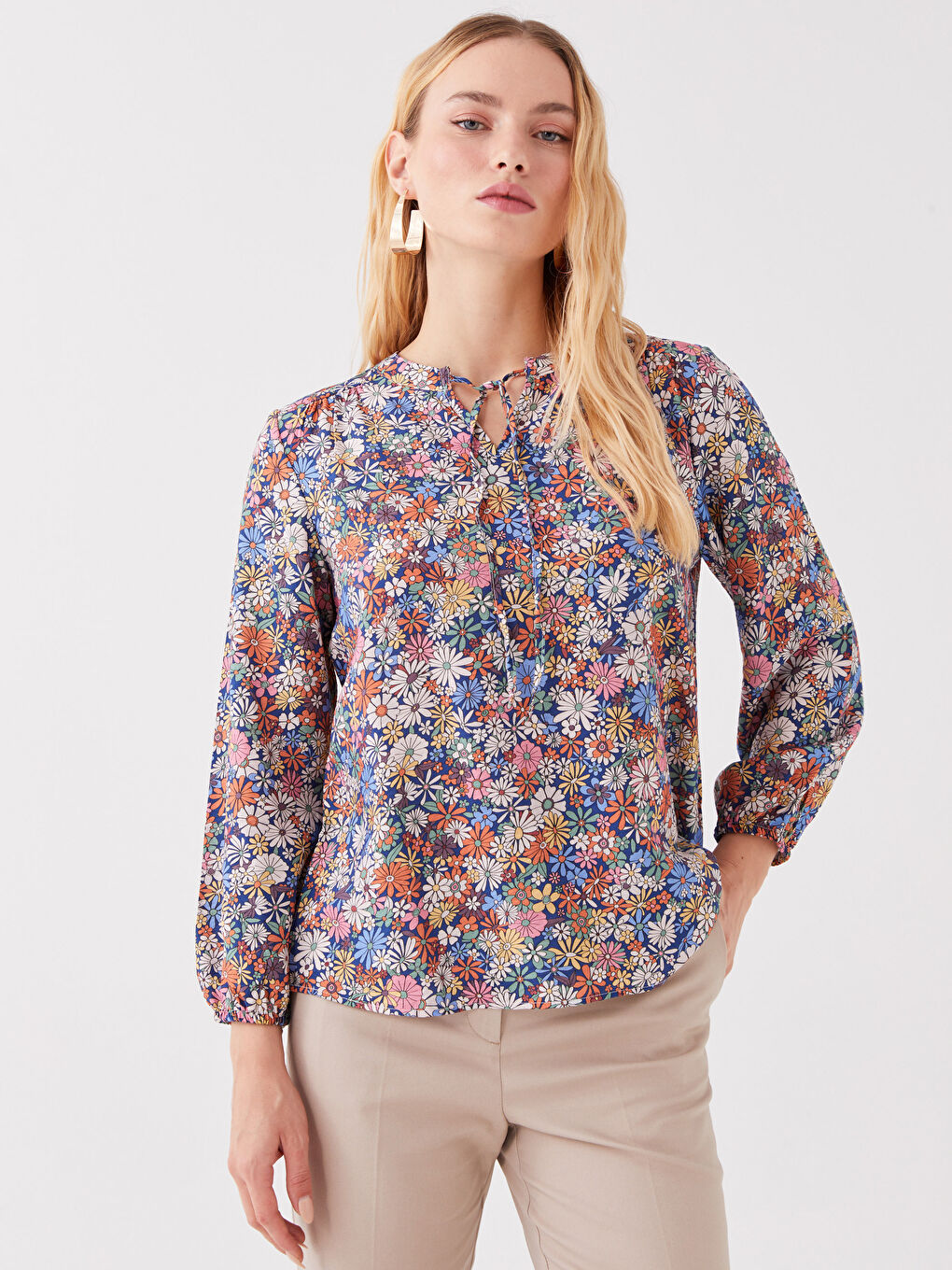 Turuncu Bağlamalı Yaka Çiçekli Uzun Kollu Kadın Bluz