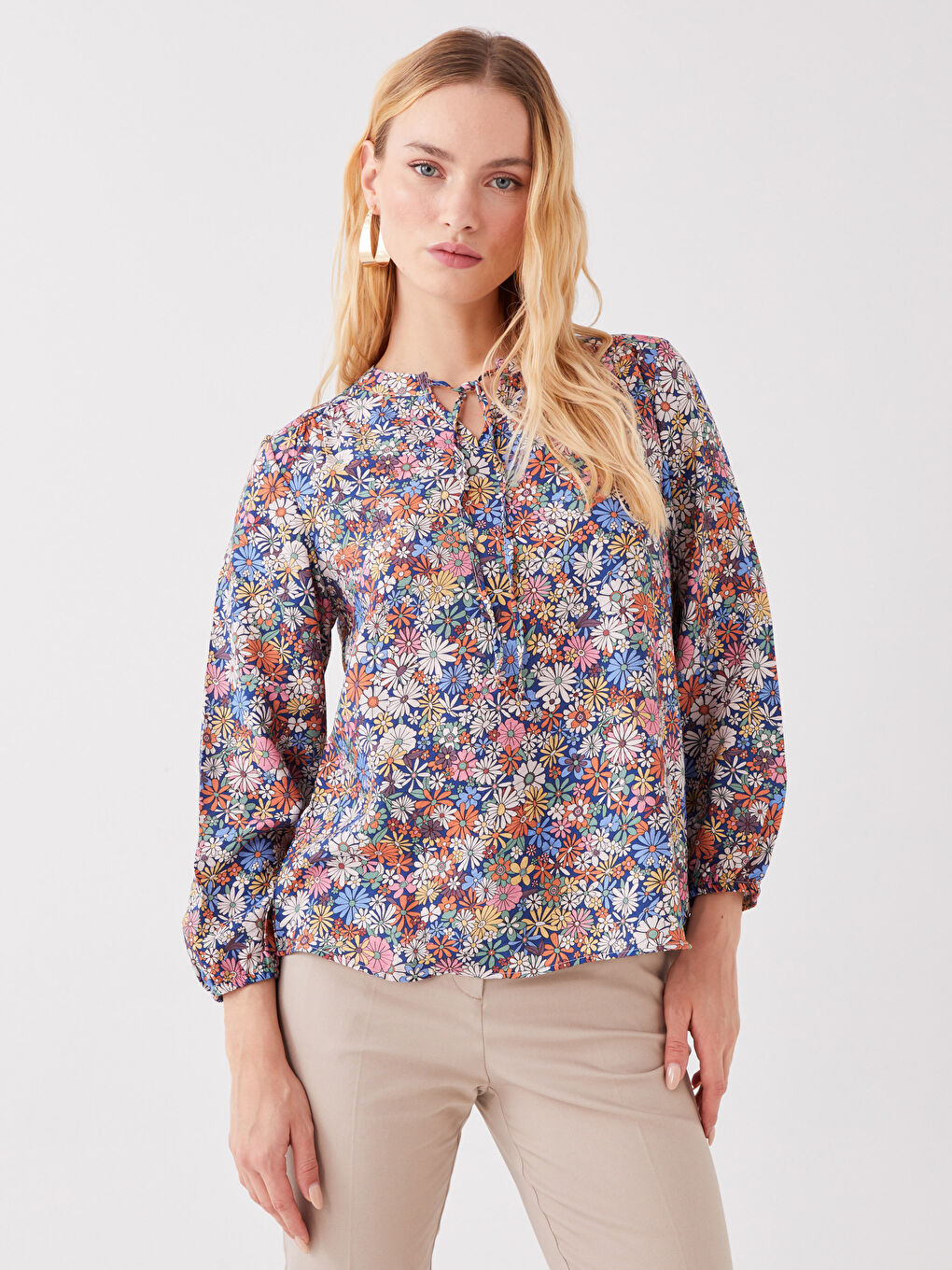 Turuncu Bağlamalı Yaka Çiçekli Uzun Kollu Kadın Bluz-1