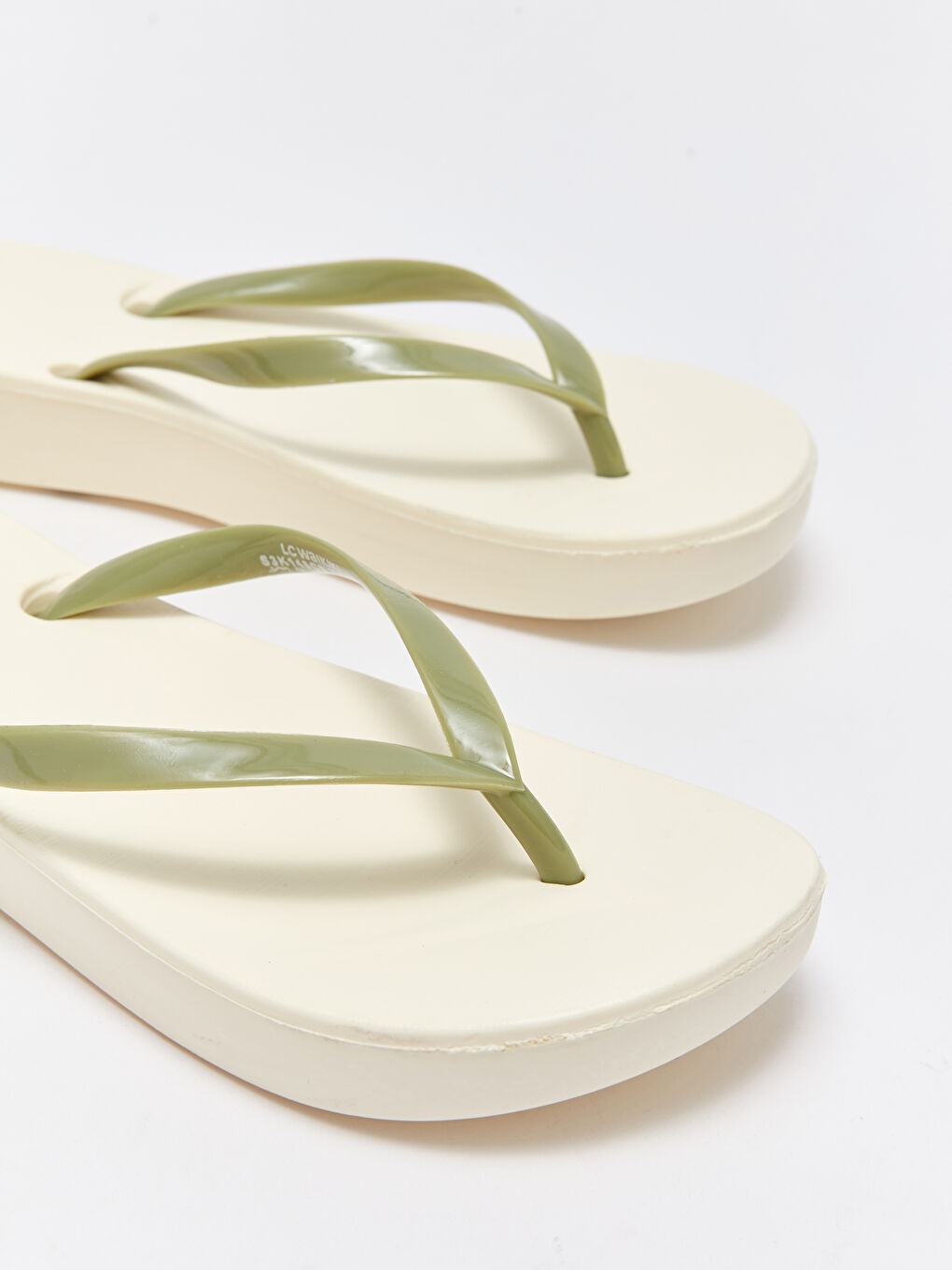 Женские пляжные шлепанцы с перемычкой для пальцев-3