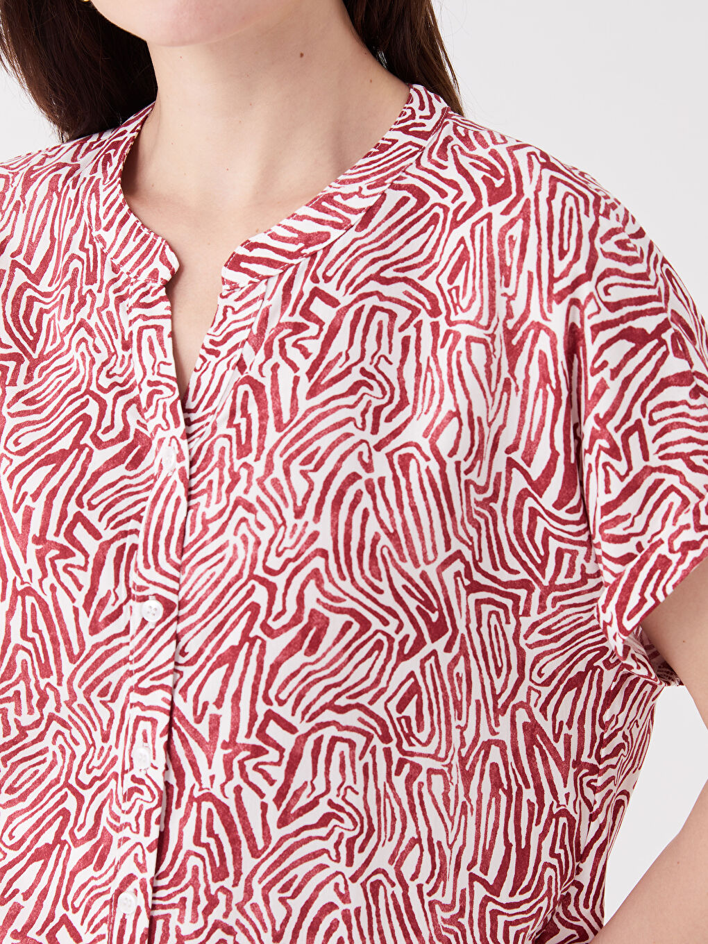 Kırmızı Kaçık Yaka Desenli Kısa Kollu Kadın Bluz-3