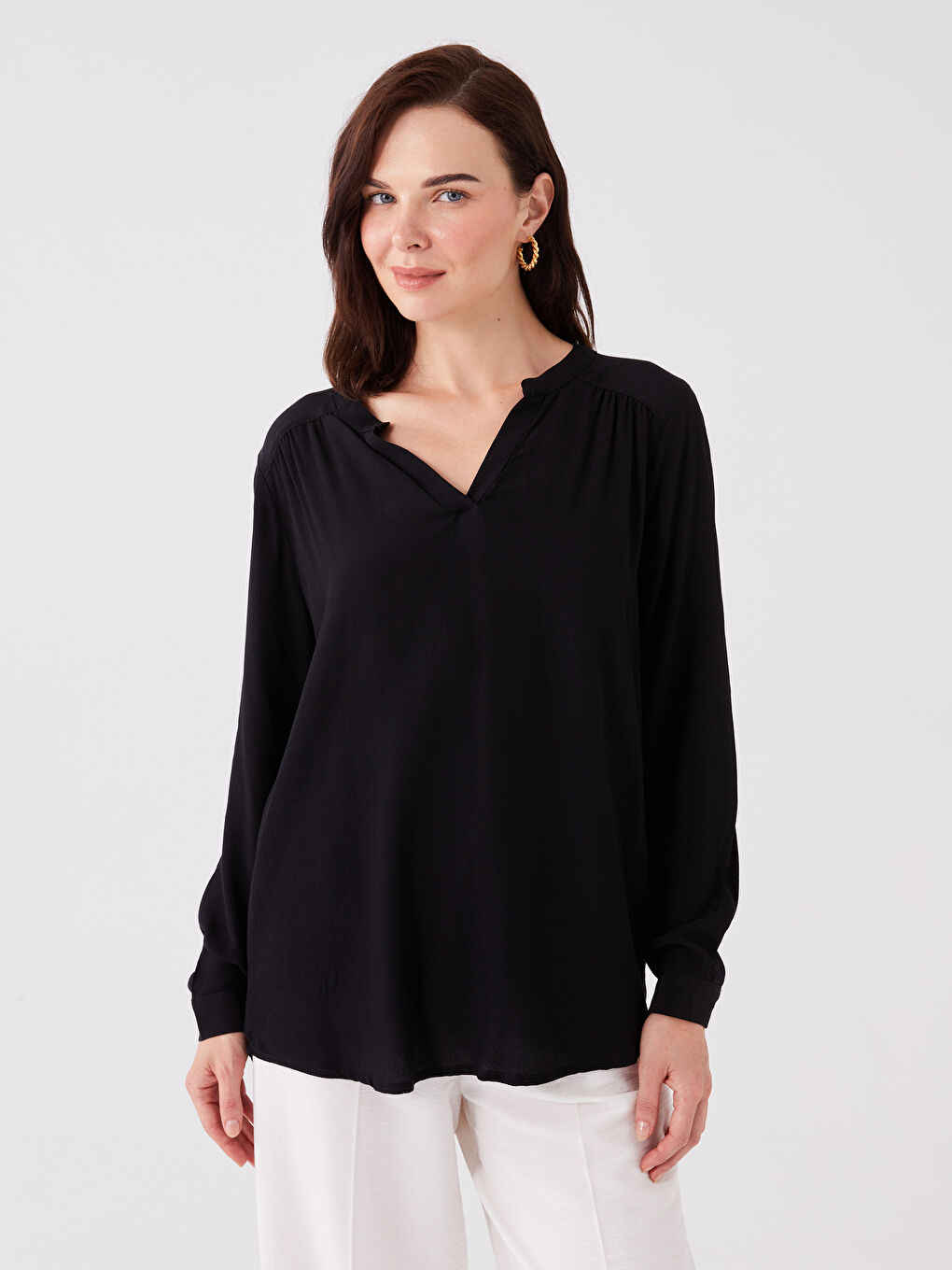 Siyah Kaçık Yaka Düz Uzun Kollu Kadın Bluz