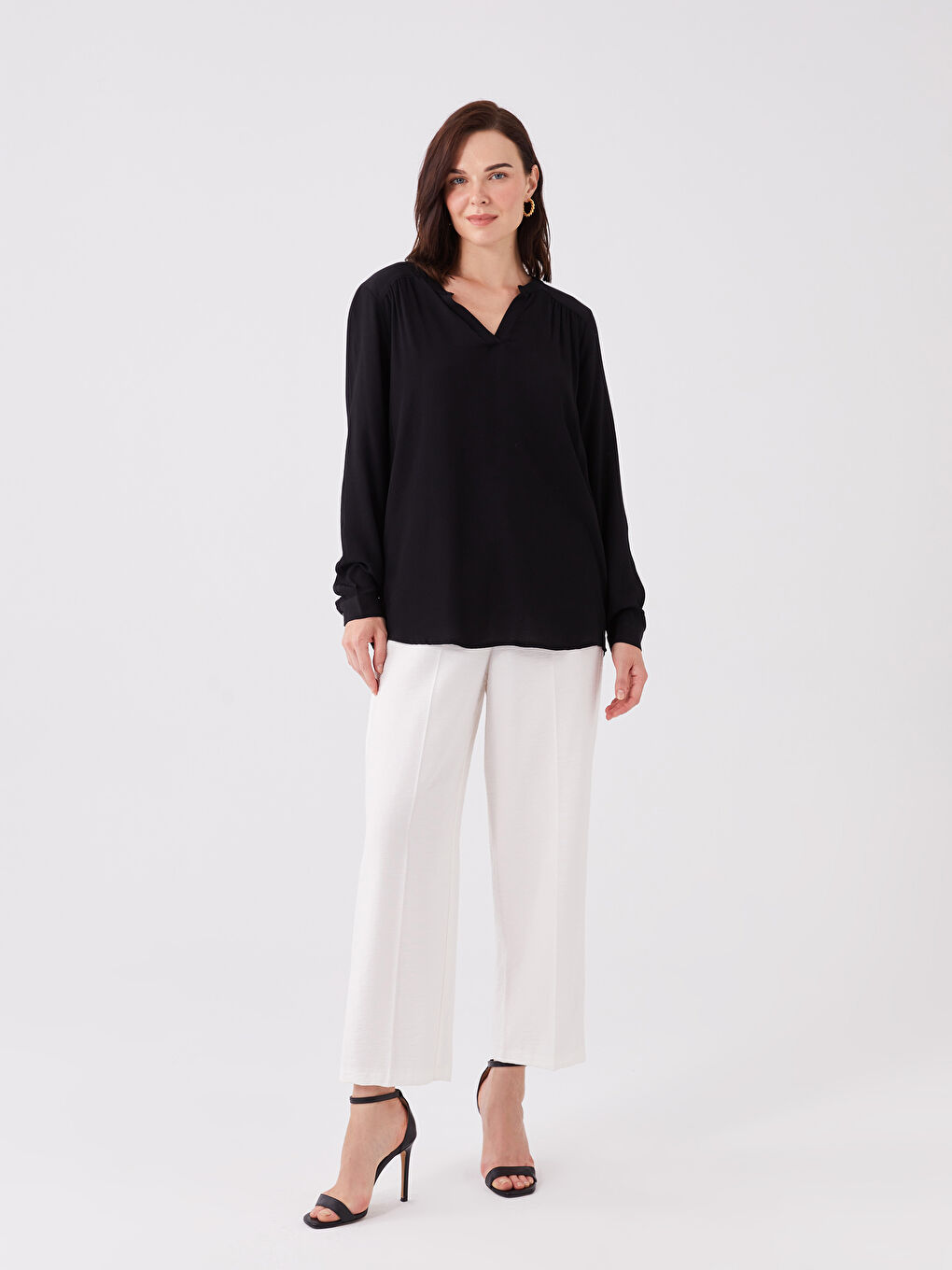 Siyah Kaçık Yaka Düz Uzun Kollu Kadın Bluz-2