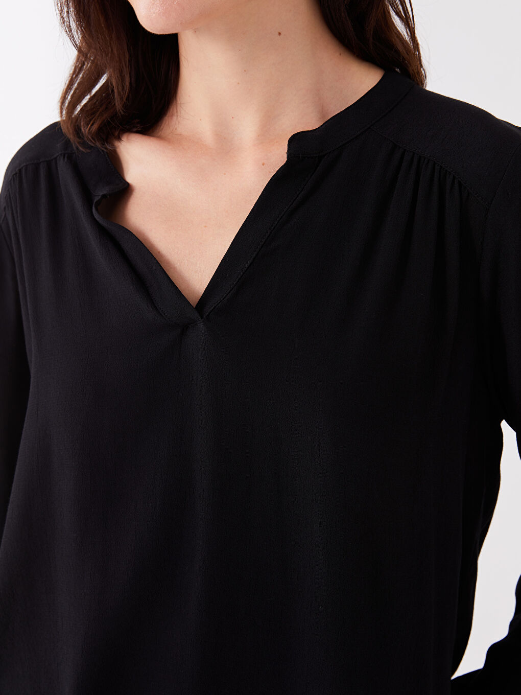Siyah Kaçık Yaka Düz Uzun Kollu Kadın Bluz-3