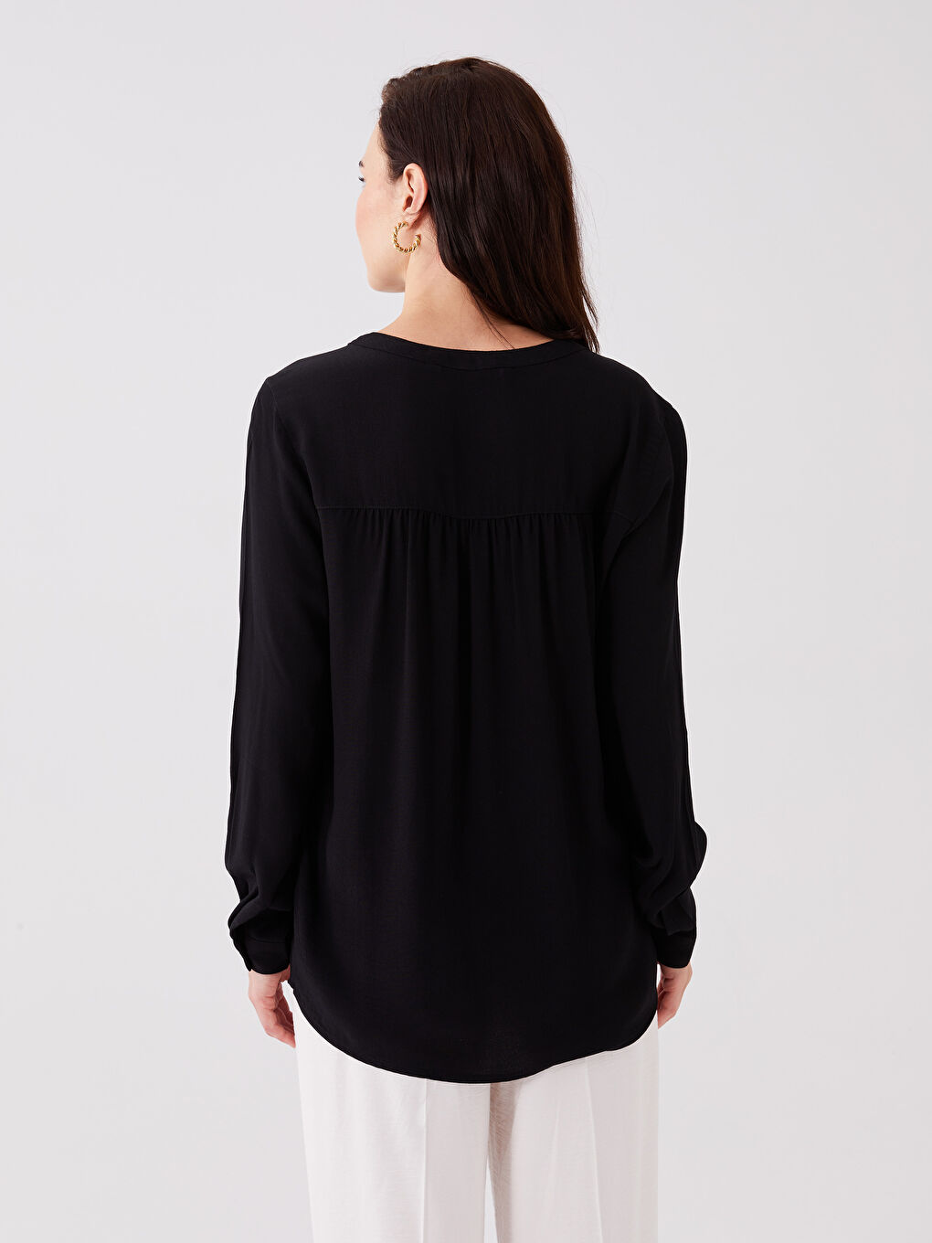 Siyah Kaçık Yaka Düz Uzun Kollu Kadın Bluz-4