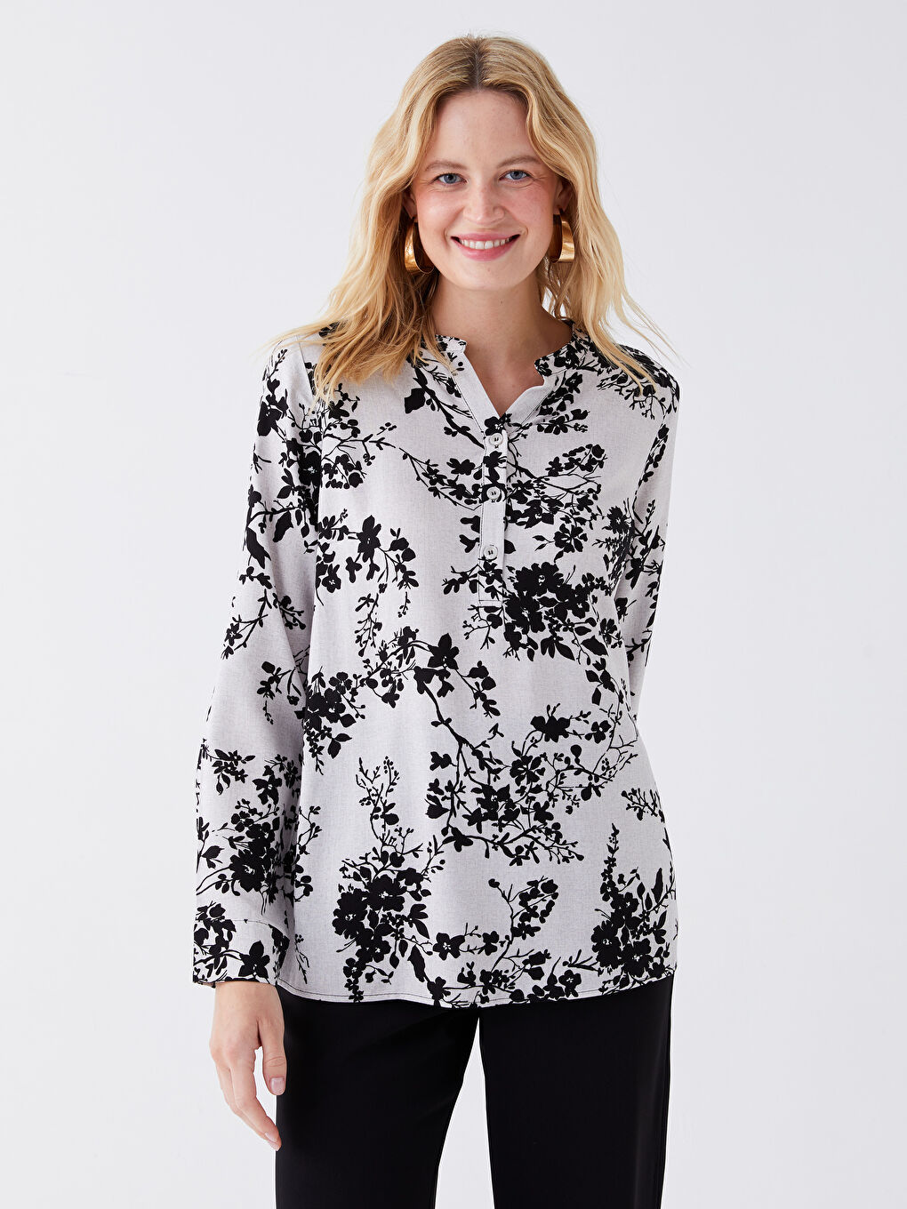 Ekru Kaçık Yaka Çiçekli Uzun Kollu Kadın Bluz-1