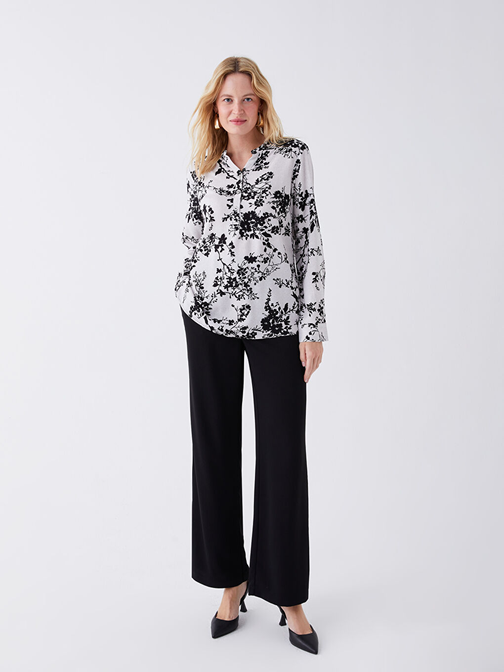 Ekru Kaçık Yaka Çiçekli Uzun Kollu Kadın Bluz-2