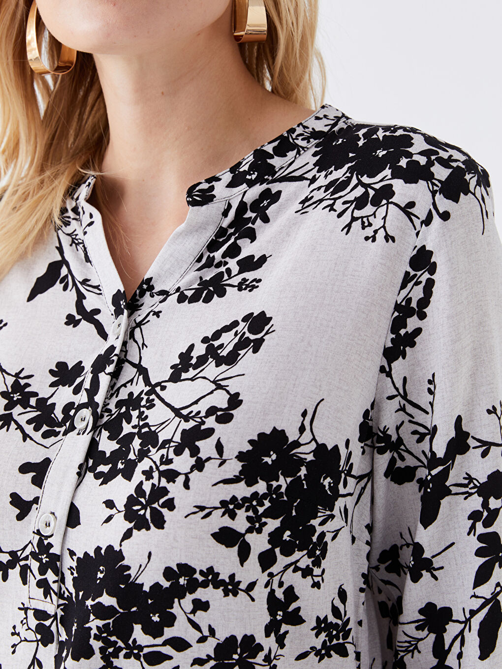 Ekru Kaçık Yaka Çiçekli Uzun Kollu Kadın Bluz-3