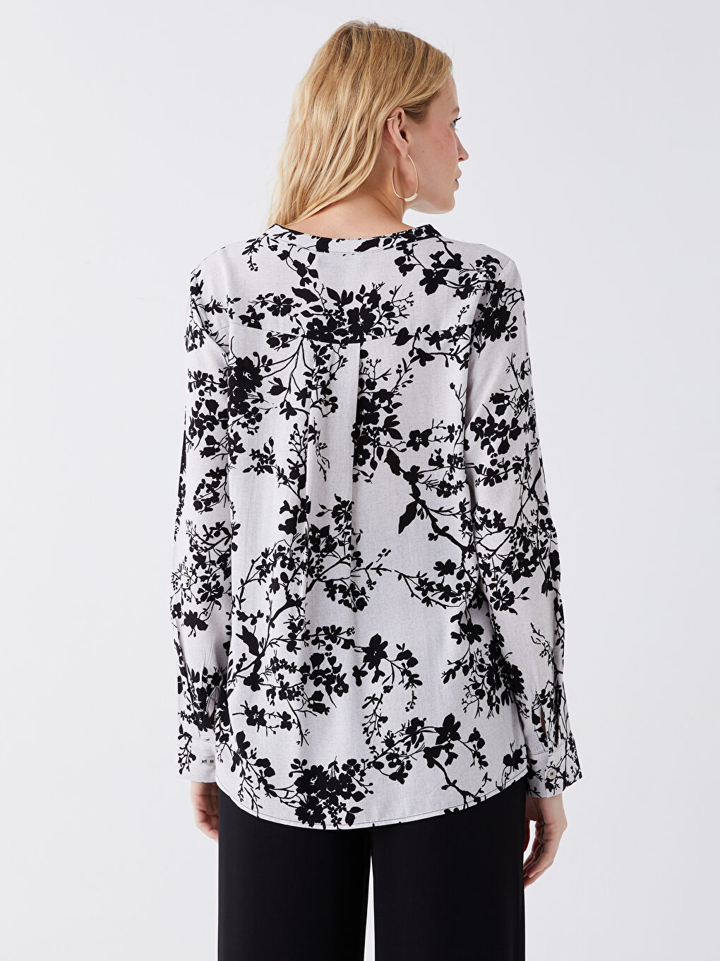 Ekru Kaçık Yaka Çiçekli Uzun Kollu Kadın Bluz-4
