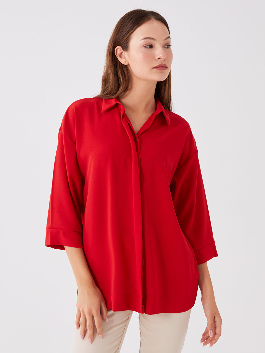 LCWAIKIKI Classic Kirmizi Düz Uzun Kollu Oversize Kadın Gömlek - 1