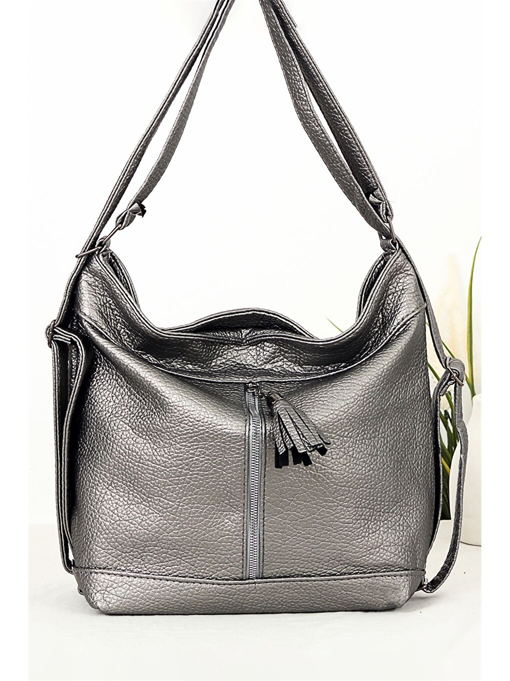 Gri Deri Görünümlü Kadın Çanta