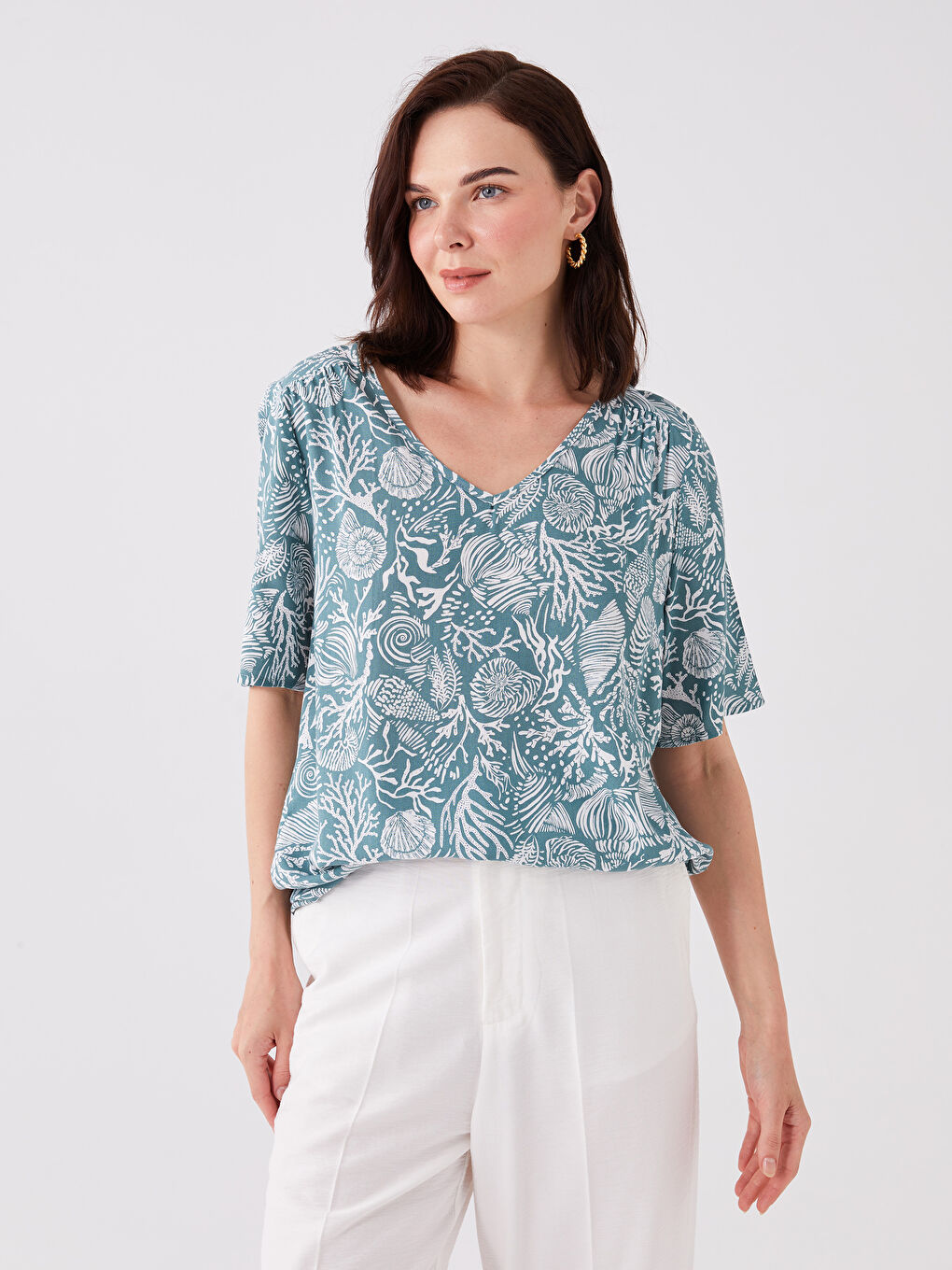 Блузка с V-образным вырезом, узором и коротким рукавом для женщин-1