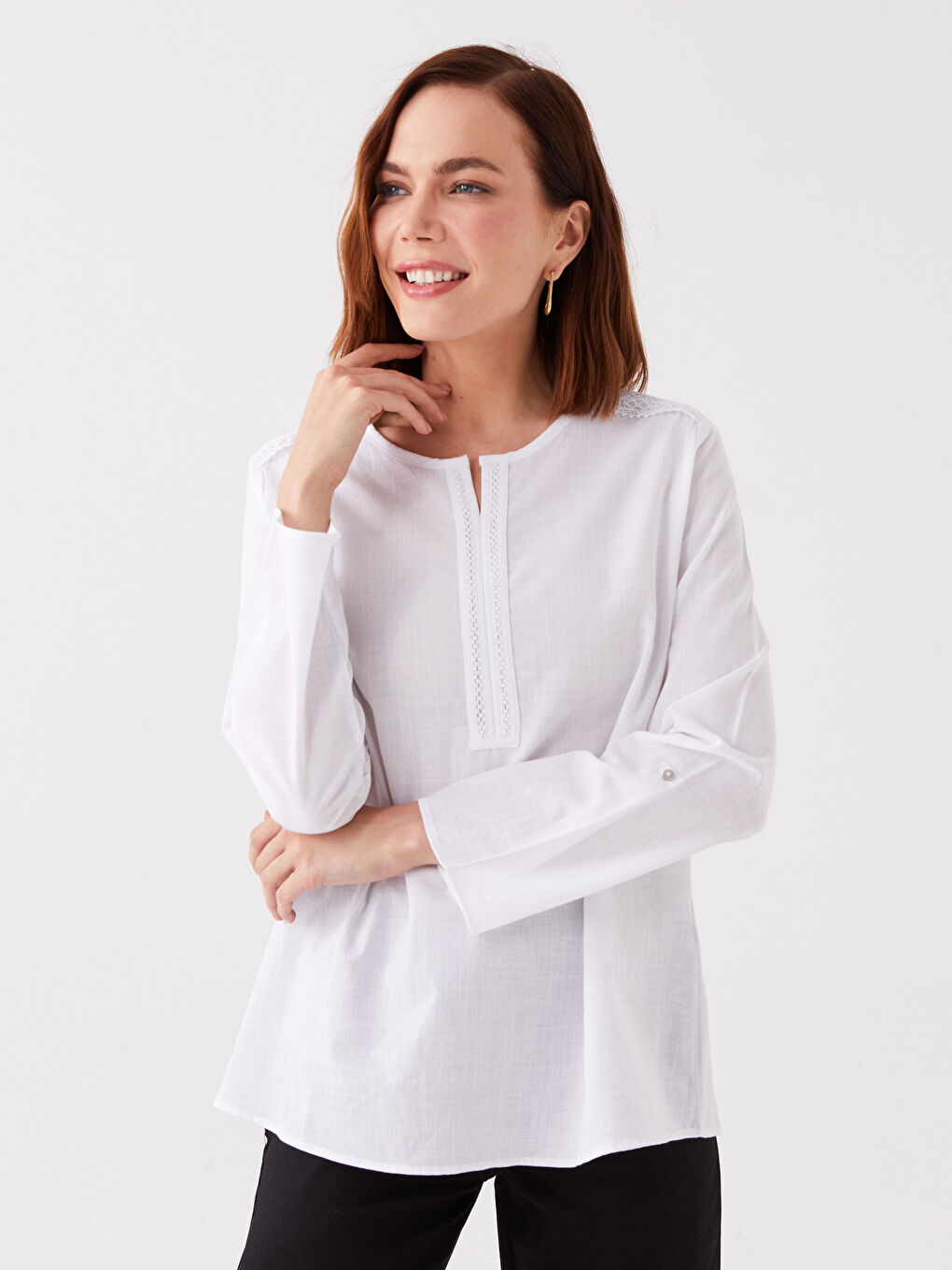 Ekru Kaçık Yaka Nakışlı Uzun Kollu Kadın Bluz-1