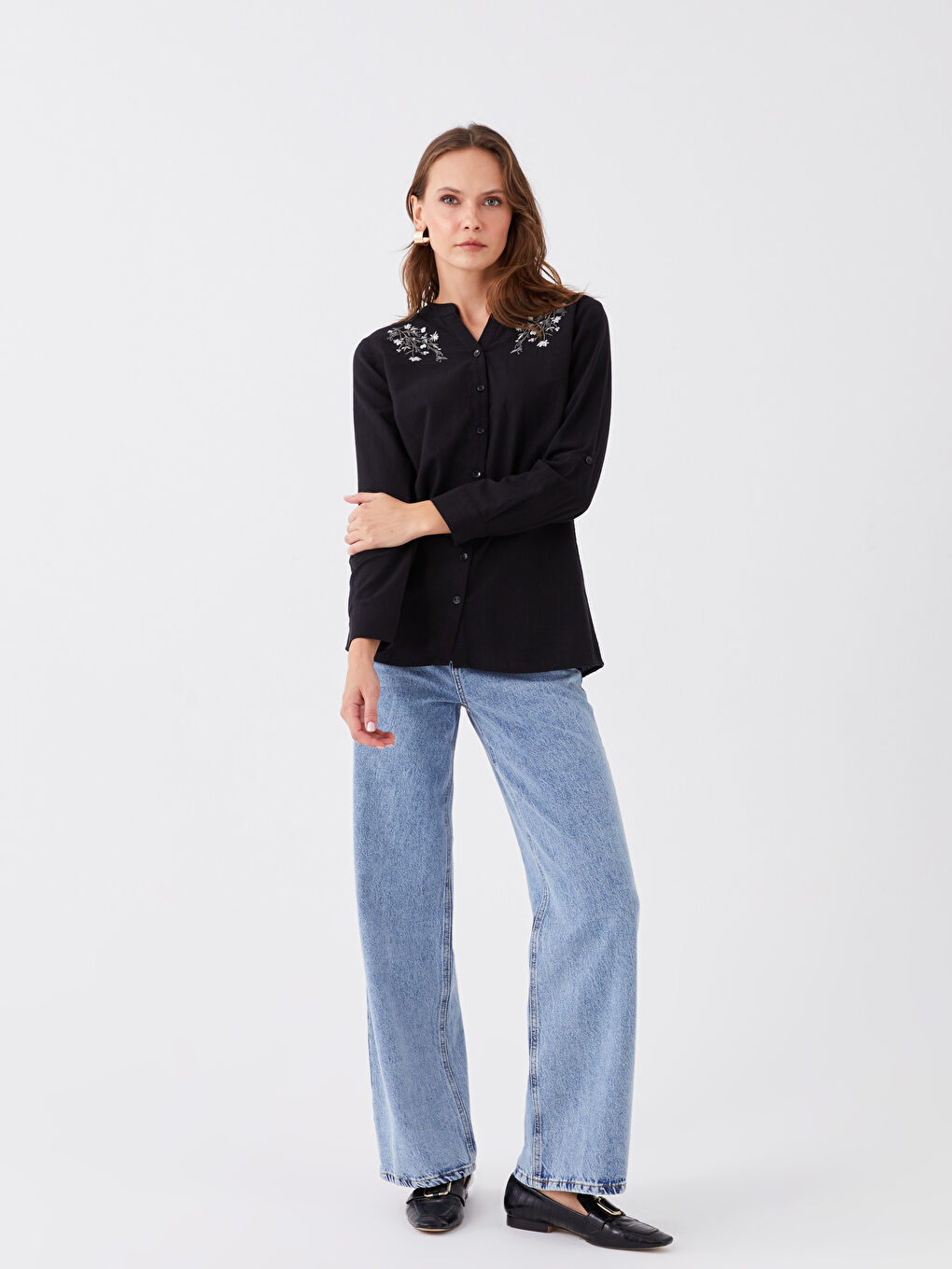 Siyah Kaçık Yaka Nakışlı Uzun Kollu Kadın Gömlek-2