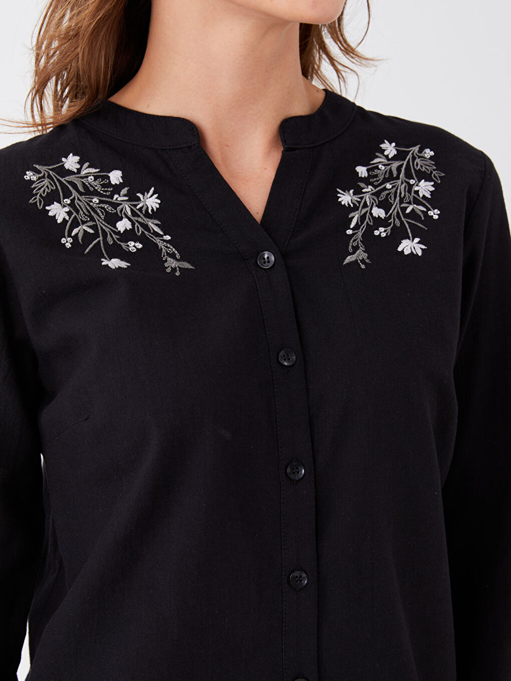 Siyah Kaçık Yaka Nakışlı Uzun Kollu Kadın Gömlek-3