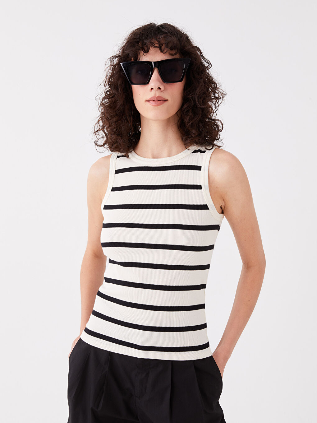 Siyah Bisiklet Yaka Çizgili Kadın Atlet