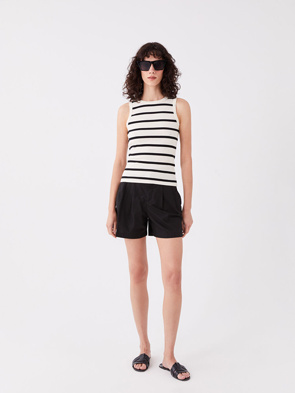 Siyah Bisiklet Yaka Çizgili Kadın Atlet-2