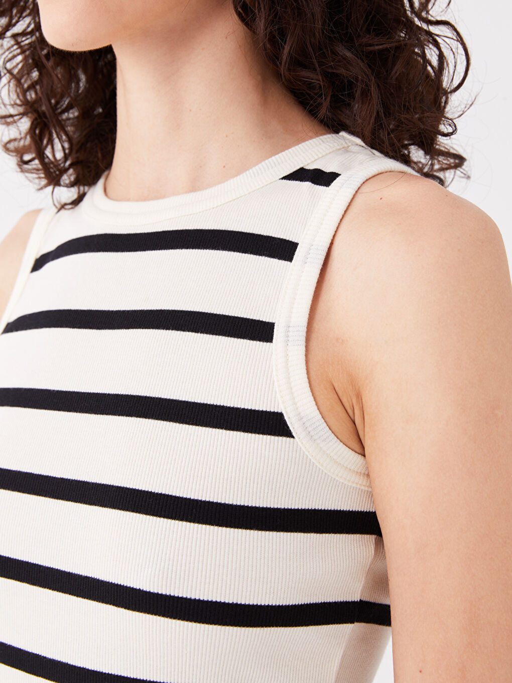 Siyah Bisiklet Yaka Çizgili Kadın Atlet-3