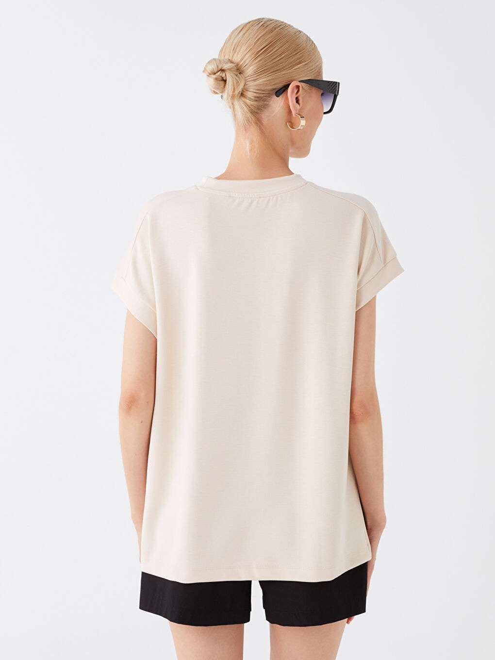 Bej Bisiklet Yaka Düz Kısa Kollu Oversize Kadın Tişört-4