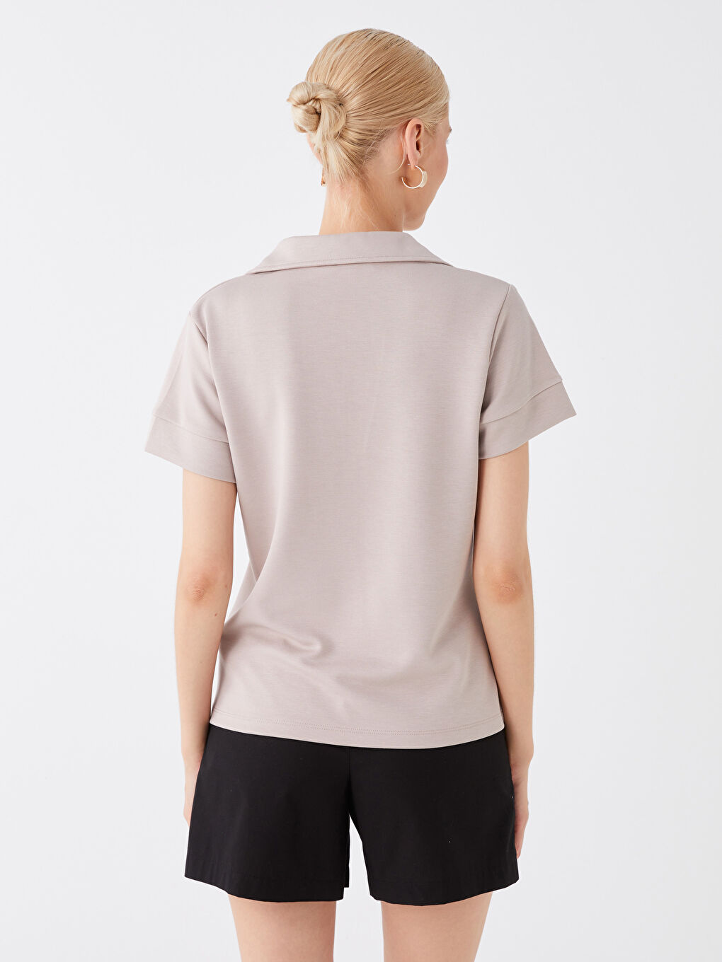 Bej Polo Yaka Düz Kısa Kollu Kadın Tişört-4