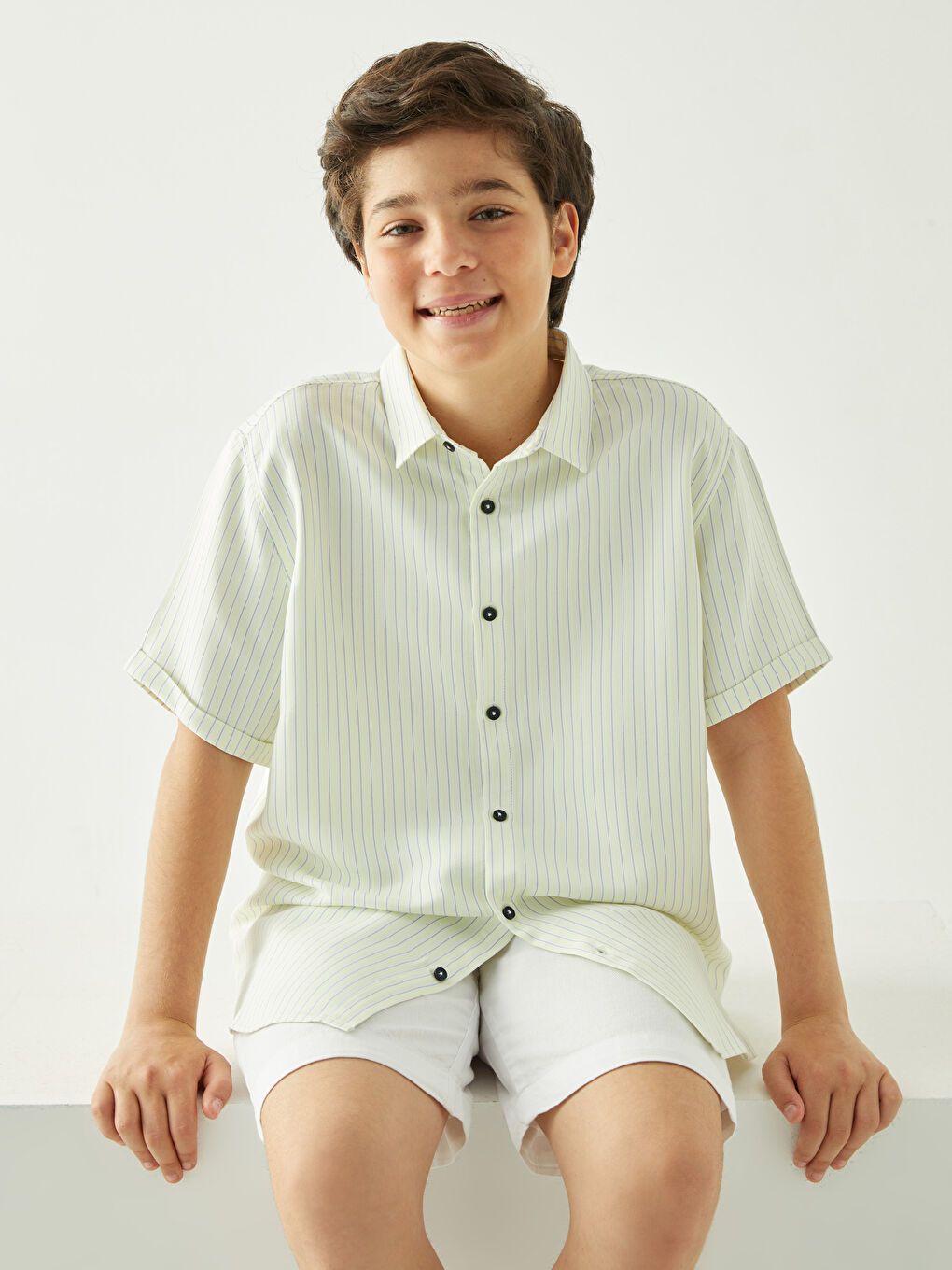 قميص مخطط كم قصير للأولاد-1