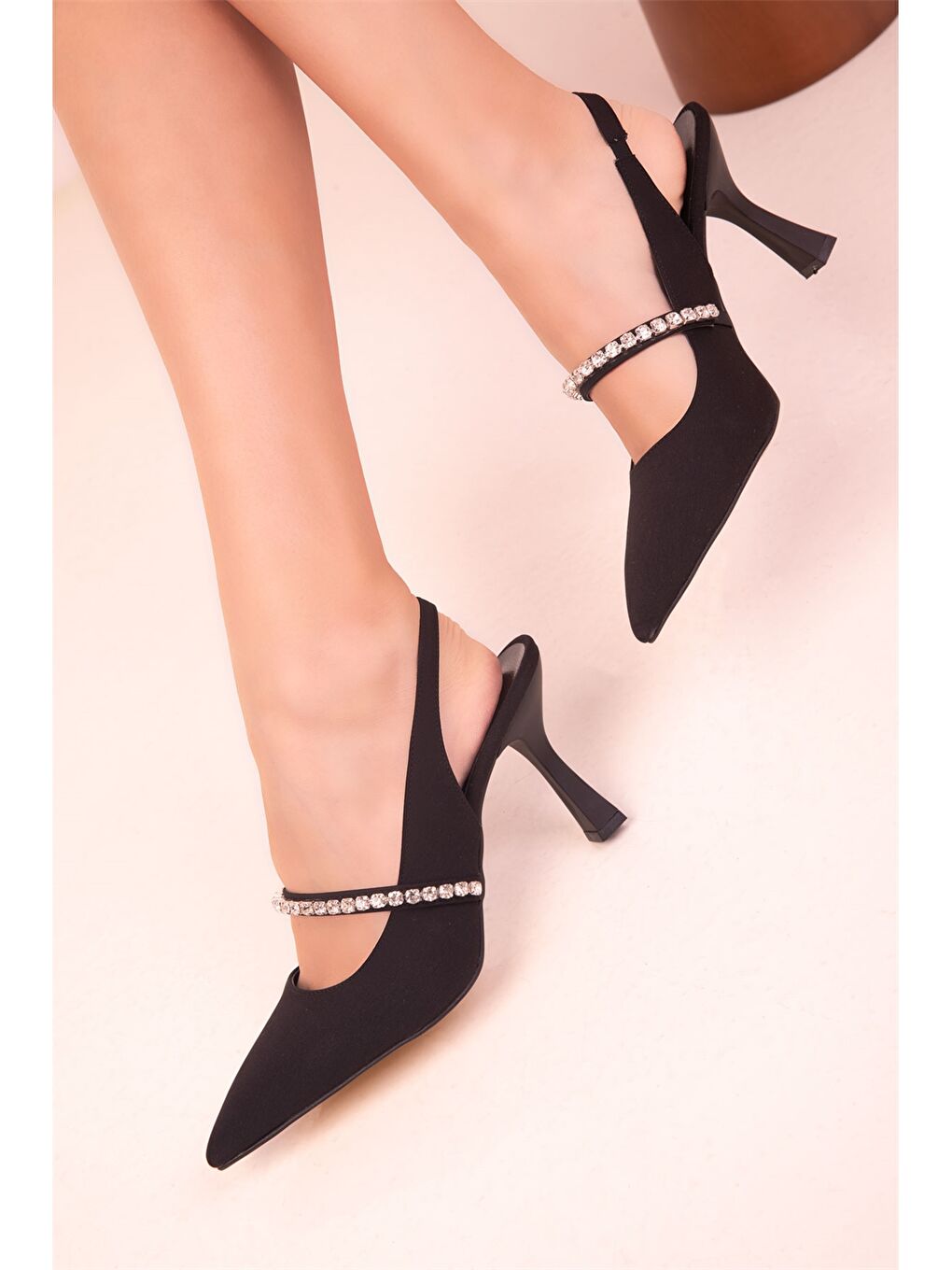 Siyah Taş Detaylı Kadın Stiletto-3