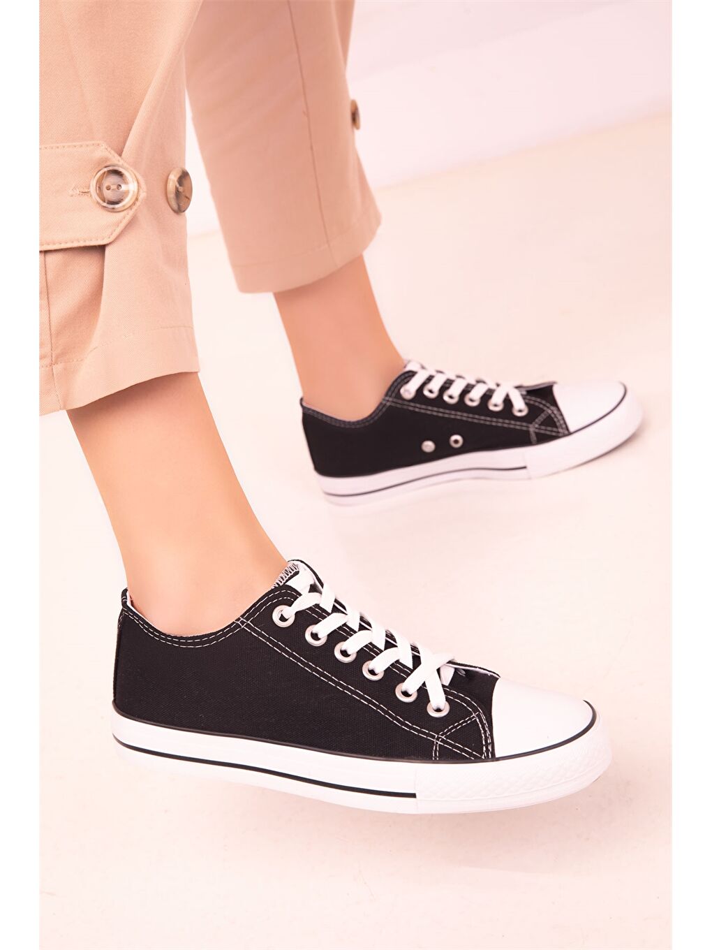 Siyah Bağcıklı Kadın Spor Ayakkabı-2