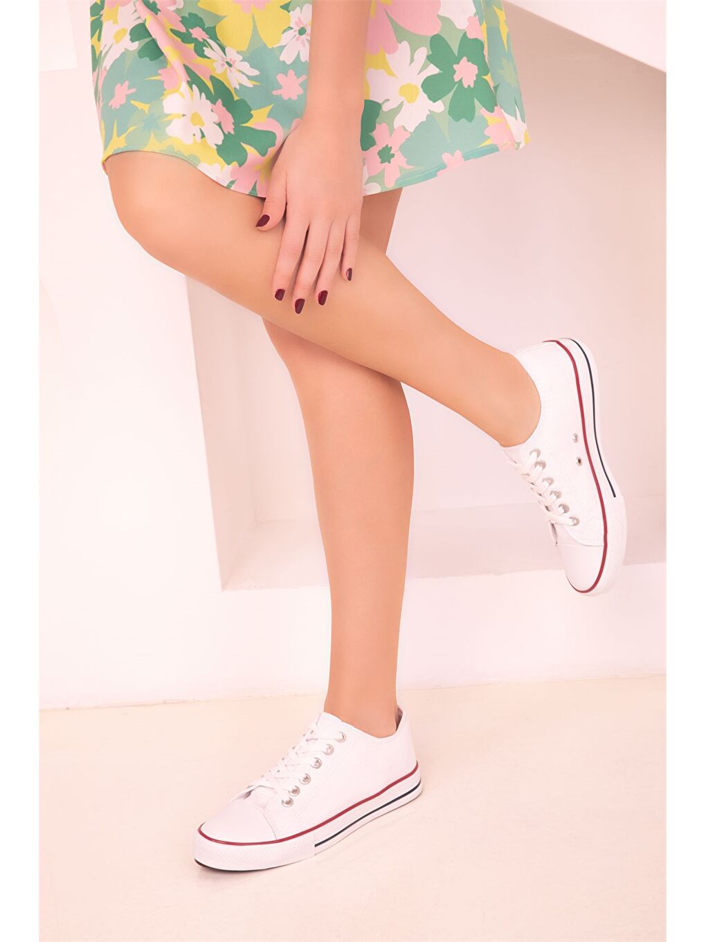 Beyaz Bağcıklı Kadın Spor Ayakkabı-1