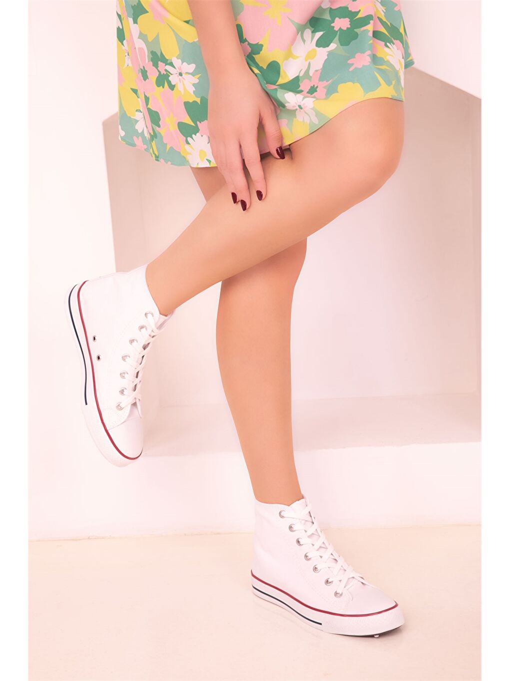 Beyaz Bağcıklı Kadın Spor Ayakkabı-1