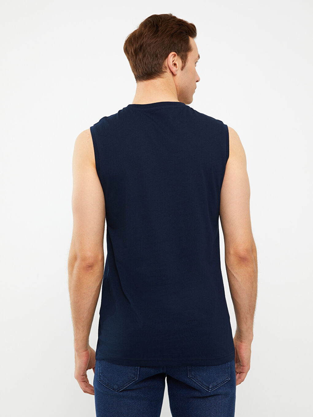 تيشيرت بدون أكمام مطبوع بياقة دائرية جيرسي للرجال-4