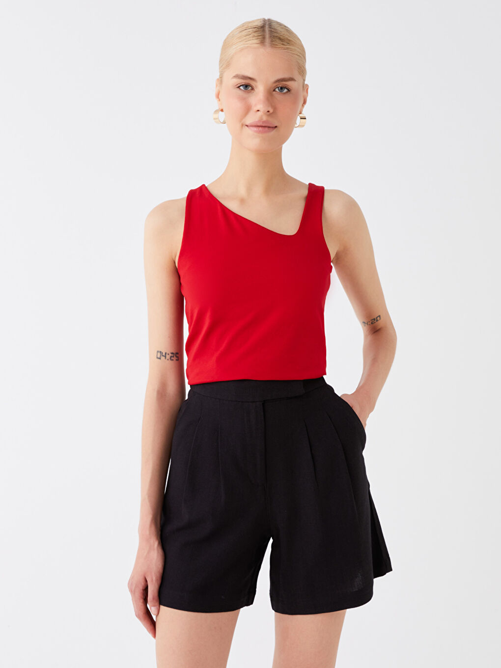 Siyah Rahat Kalıp Düz Keten Karışımlı Kadın Şort-1