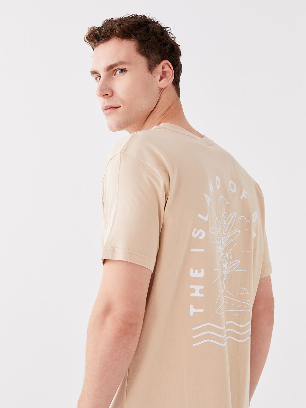 Bej Bisiklet Yaka Kısa Kollu Baskılı Penye Erkek Tişört