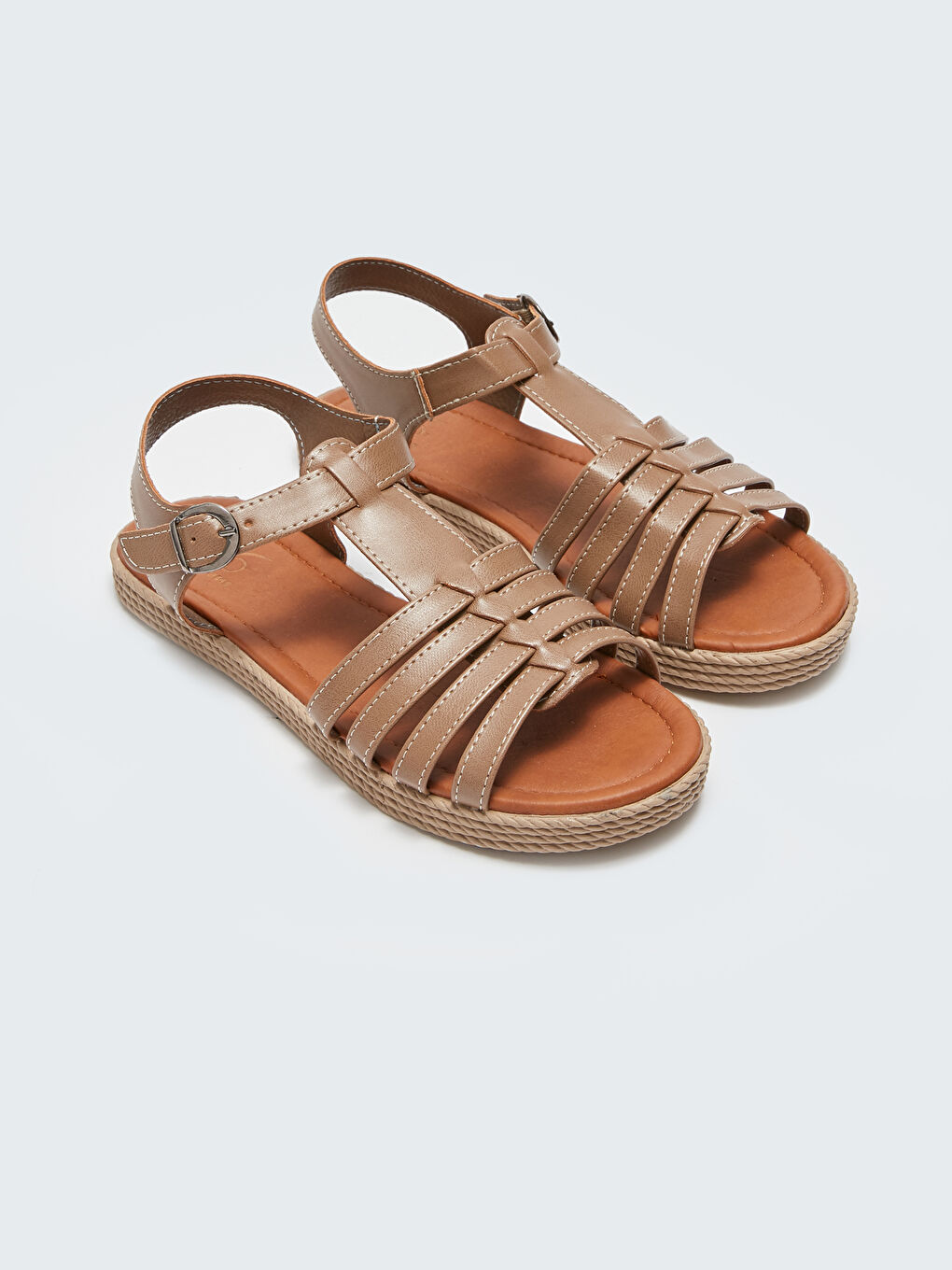 Kahverengi Deri Görünümlü Tokalı Kadın Sandalet