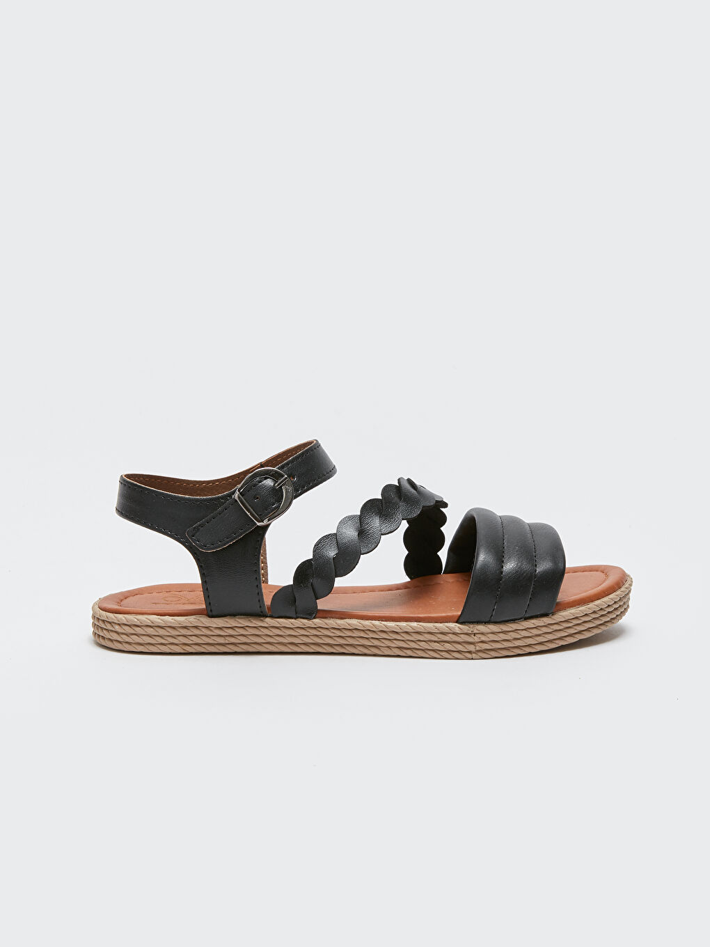 Siyah Deri Görünümlü Tokalı Kadın Sandalet-1