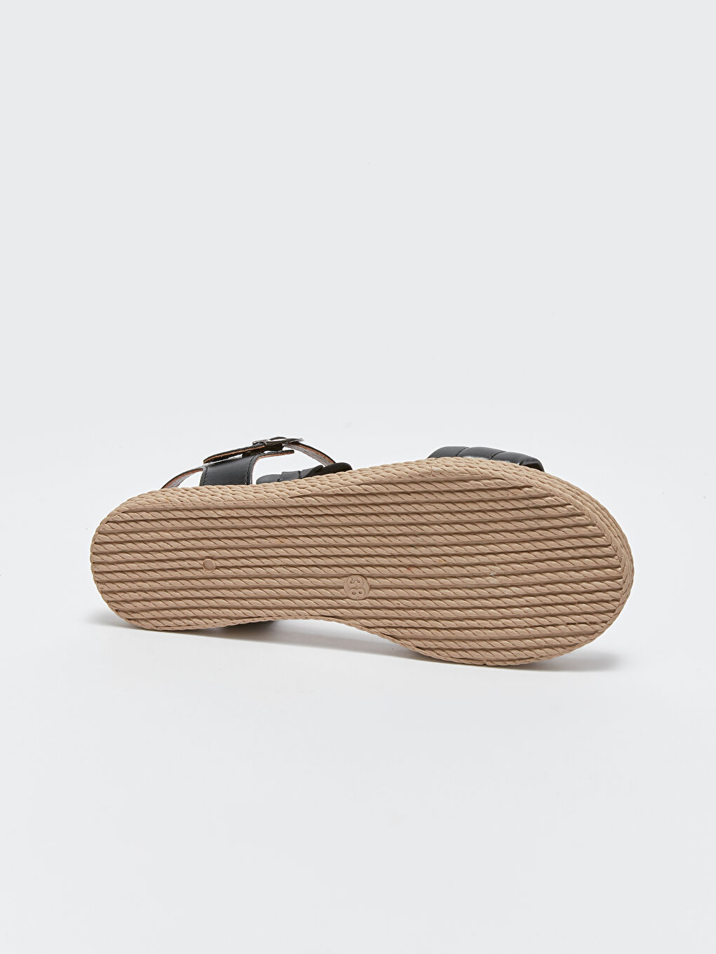 Siyah Deri Görünümlü Tokalı Kadın Sandalet-3