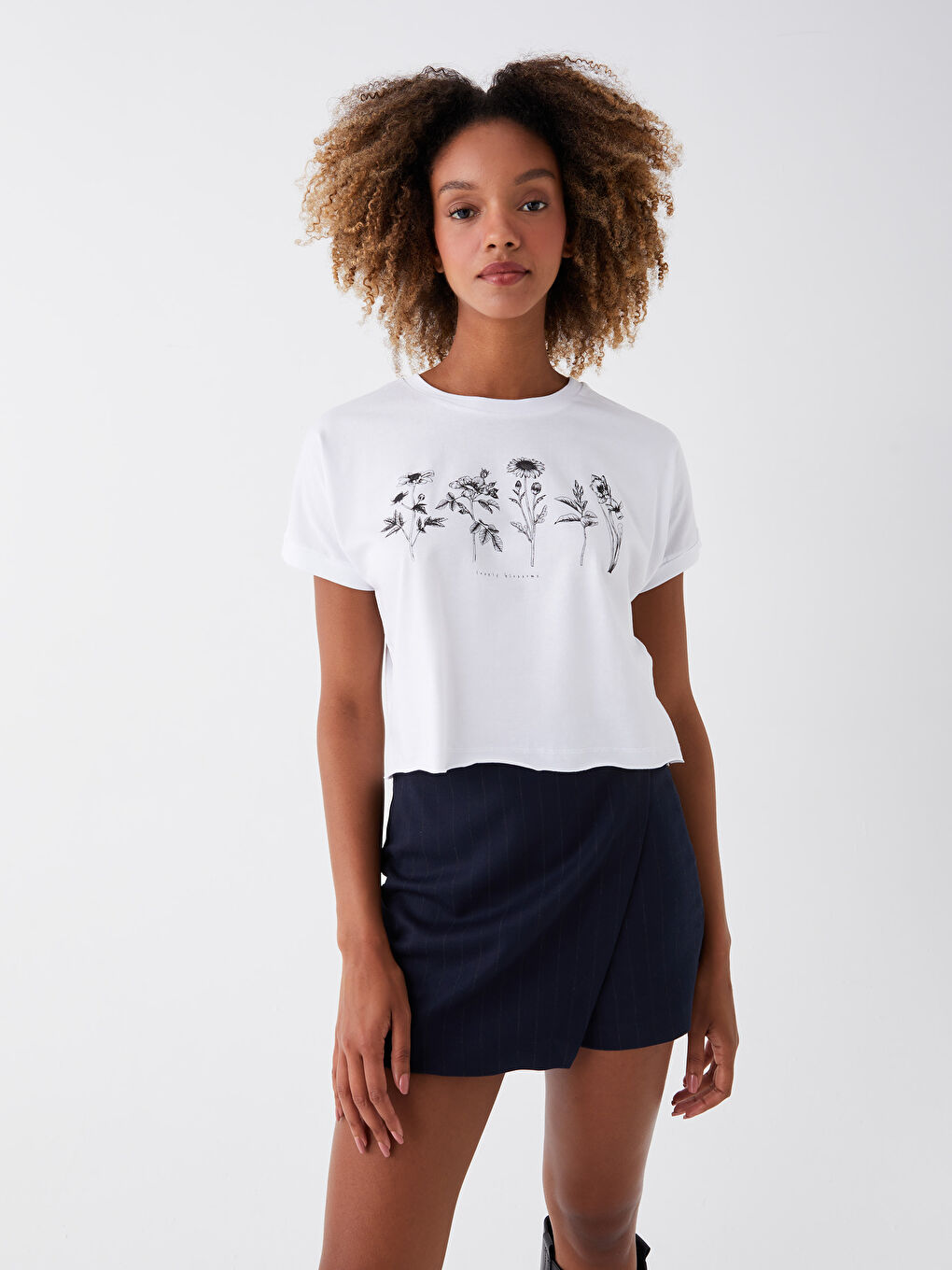 Crew Neck Printed Short Sleeve Women's Crop Top-1