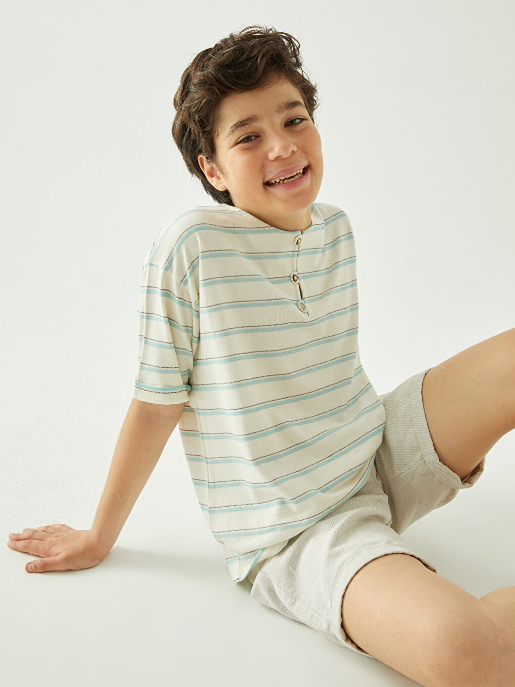 Mavi Rahat Kalıp Bisiklet Yaka Çizgili Erkek Çocuk Tişört