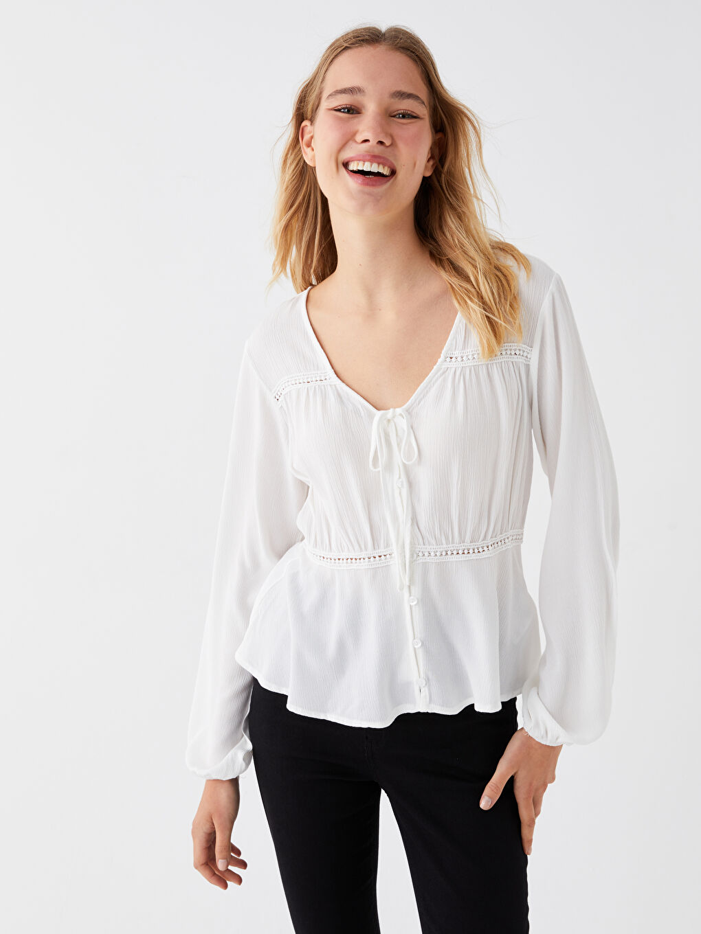 Ekru V Yaka Nakışlı Uzun Kollu Keten Görünümlü Kadın Bluz