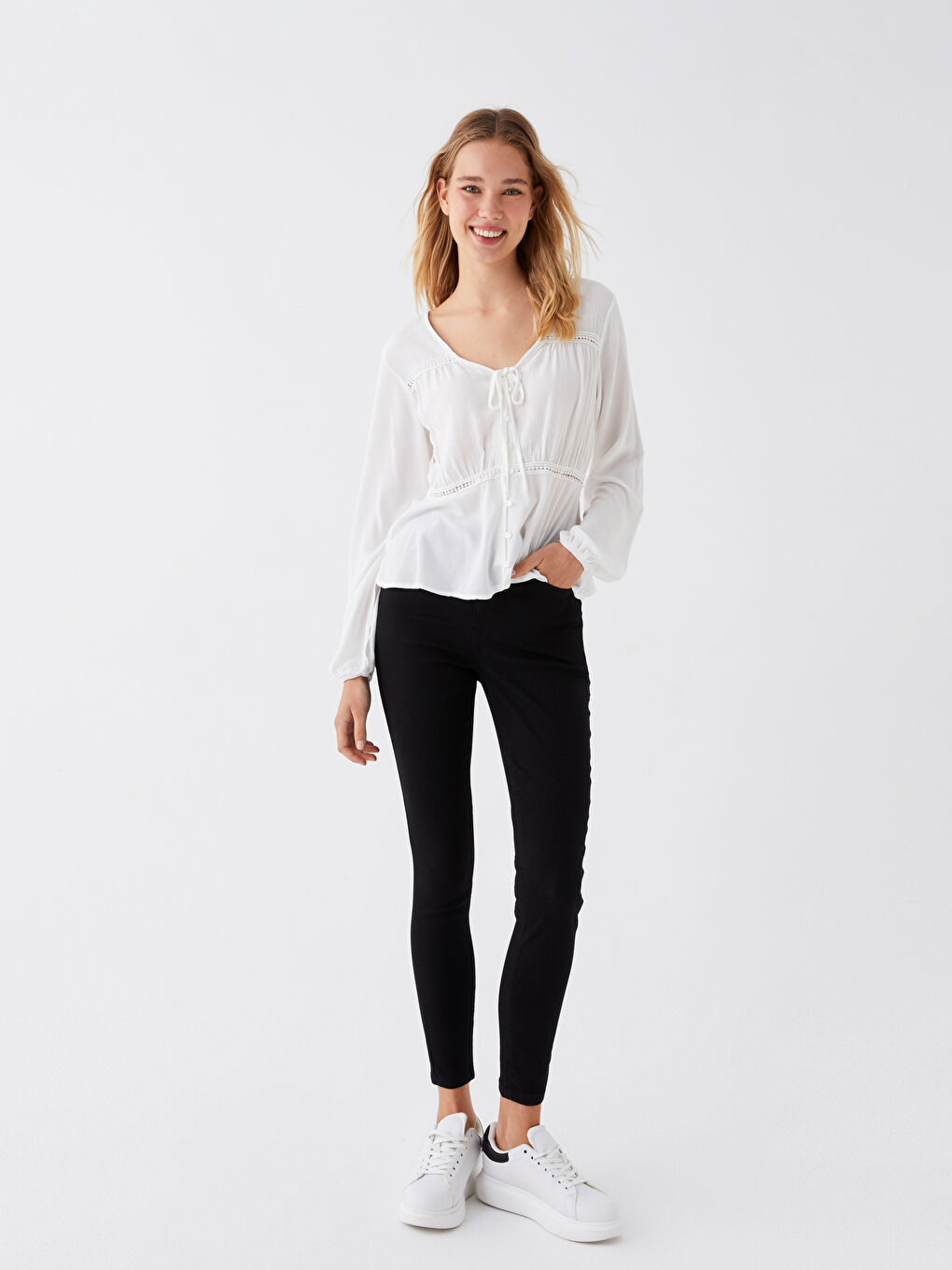 Ekru V Yaka Nakışlı Uzun Kollu Keten Görünümlü Kadın Bluz-1