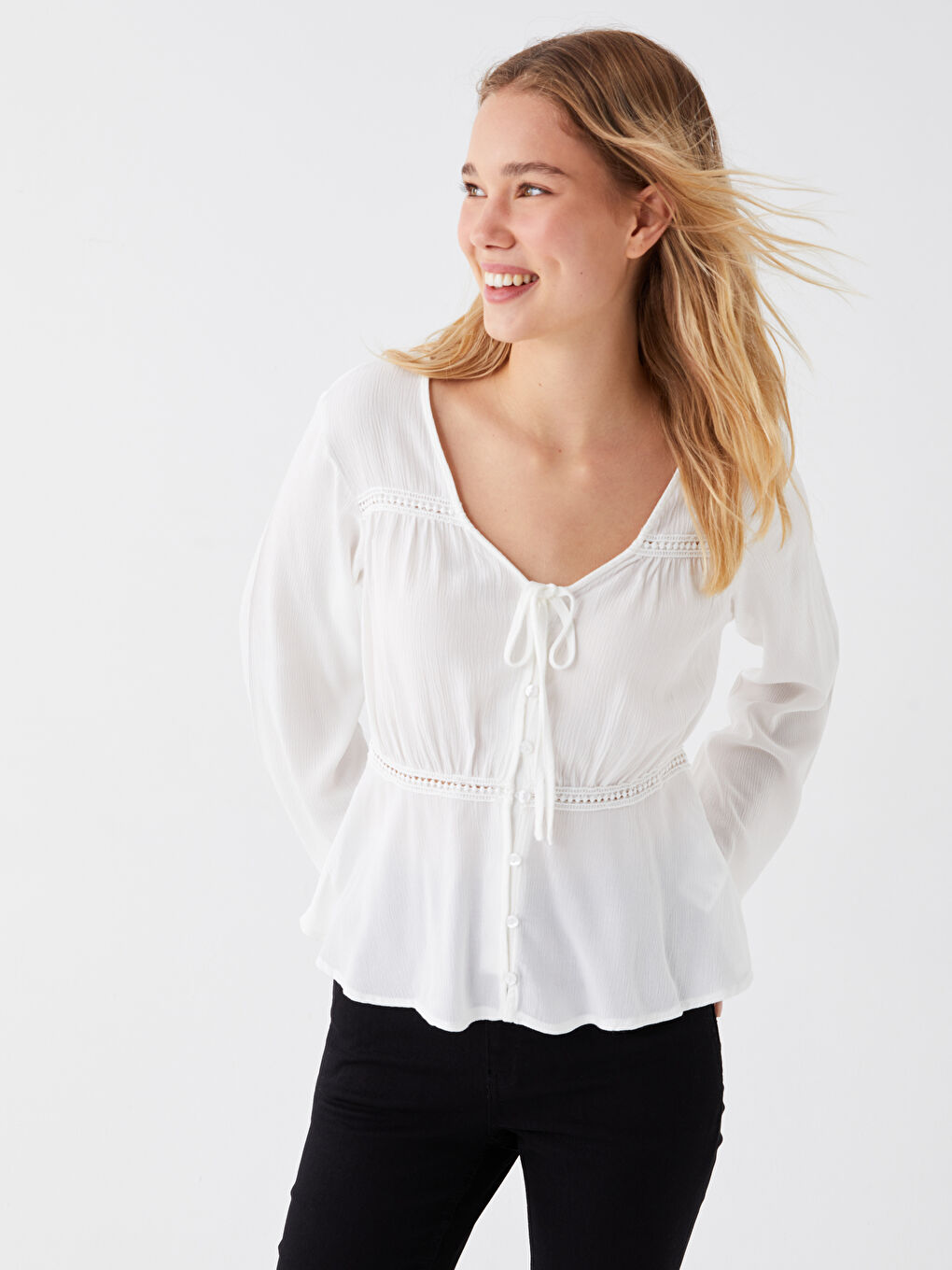 Ekru V Yaka Nakışlı Uzun Kollu Keten Görünümlü Kadın Bluz-2