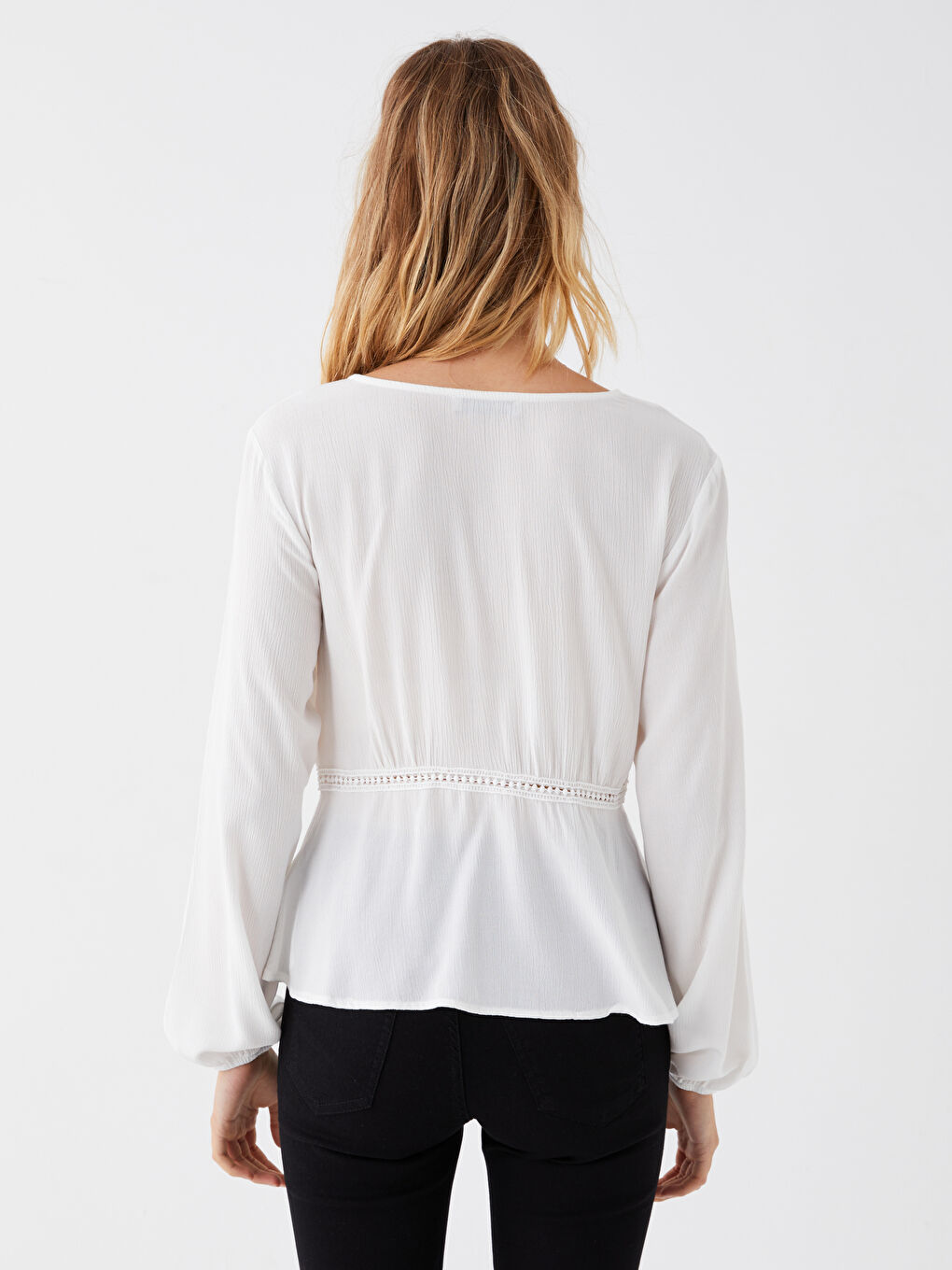 Ekru V Yaka Nakışlı Uzun Kollu Keten Görünümlü Kadın Bluz-4